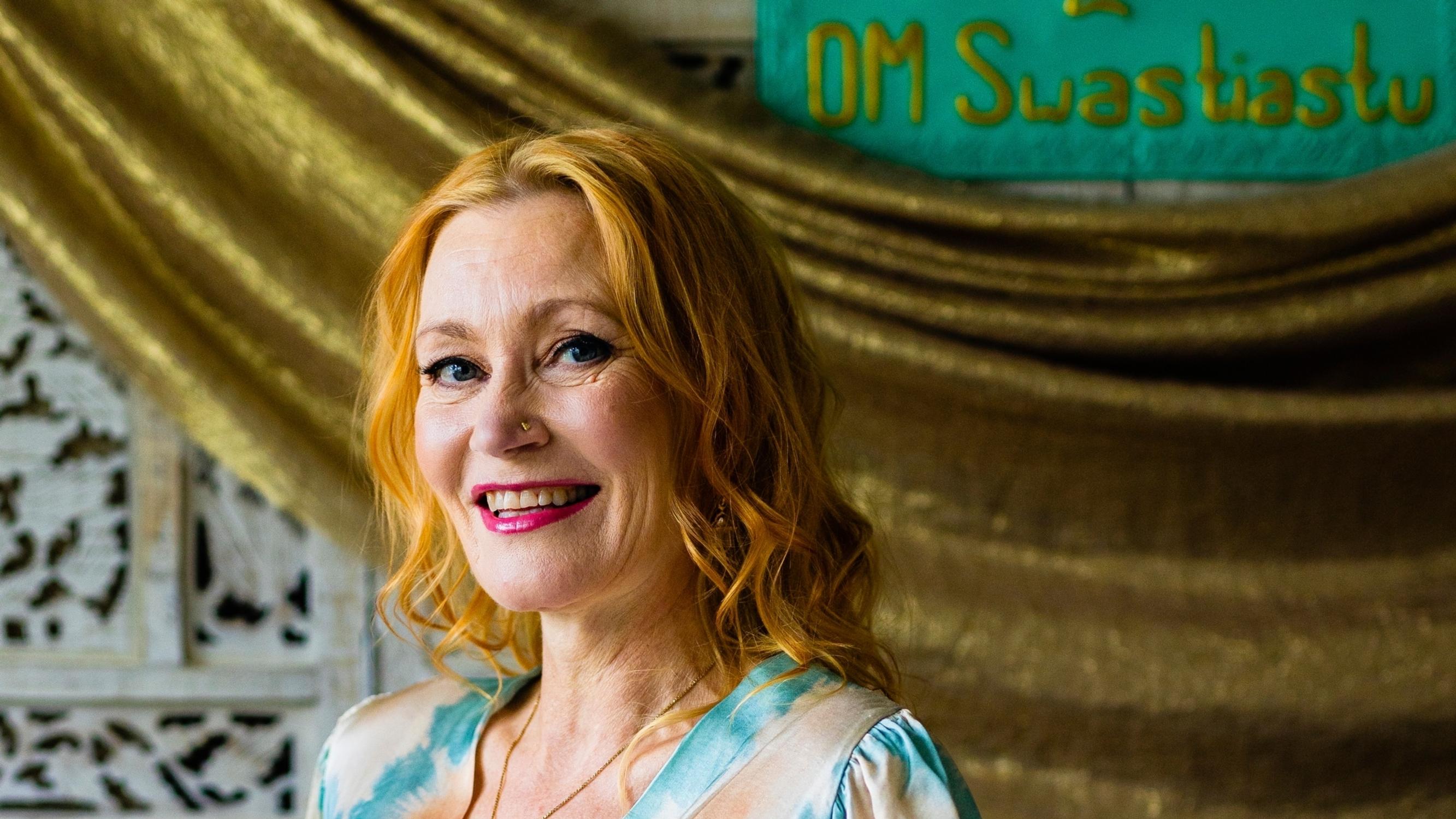 Kirsti Kuosmanen erosi ja sai vaihdevuodet, mutta löysi syvemmän seksuaalisuuden: ”Seksuaalienergia nousee vahvasti vaihdevuosien aikana”