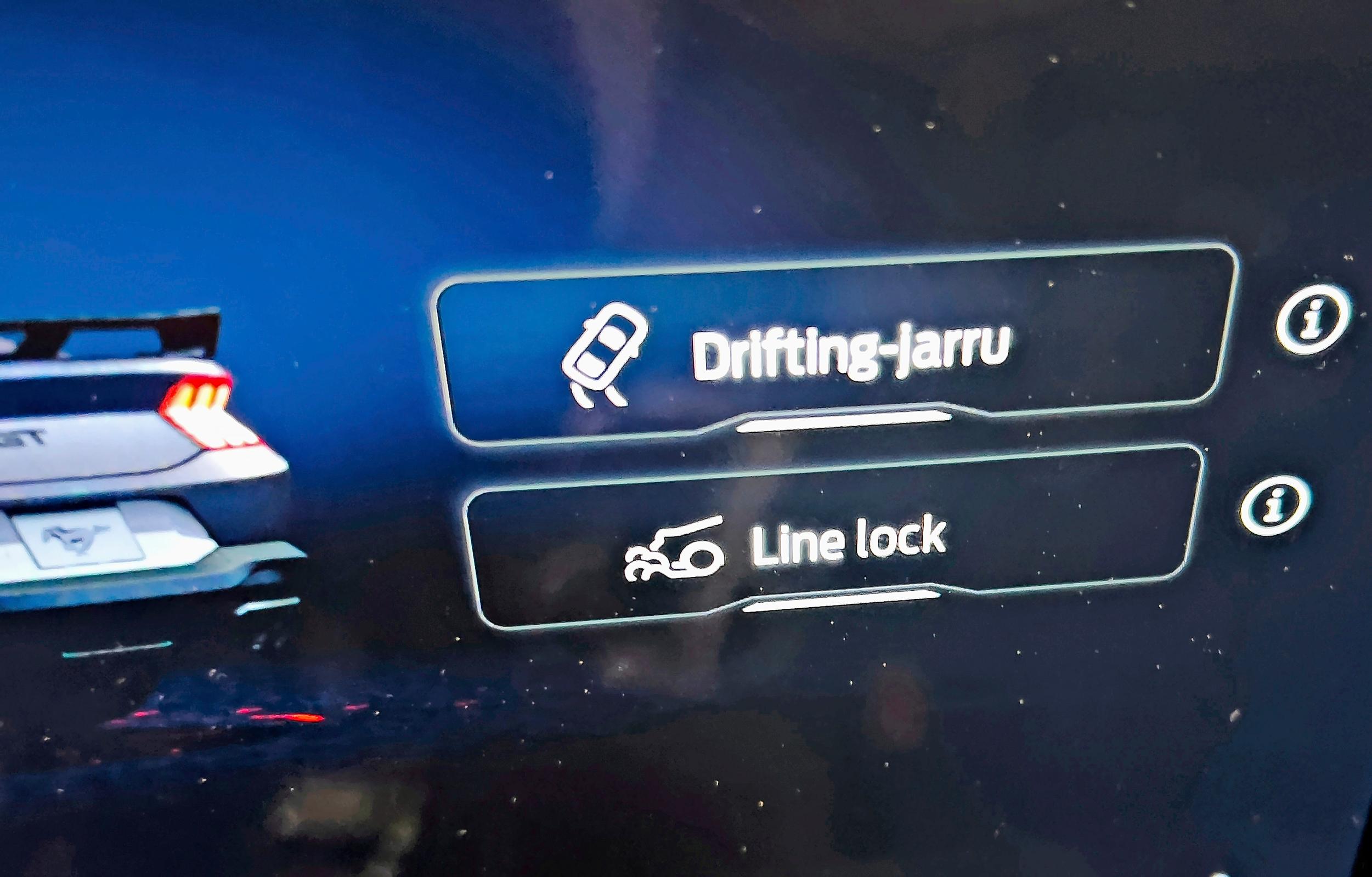 Ford Mustangilla voi vähän irroitellakin, jos sattuu lapsettamaan.
