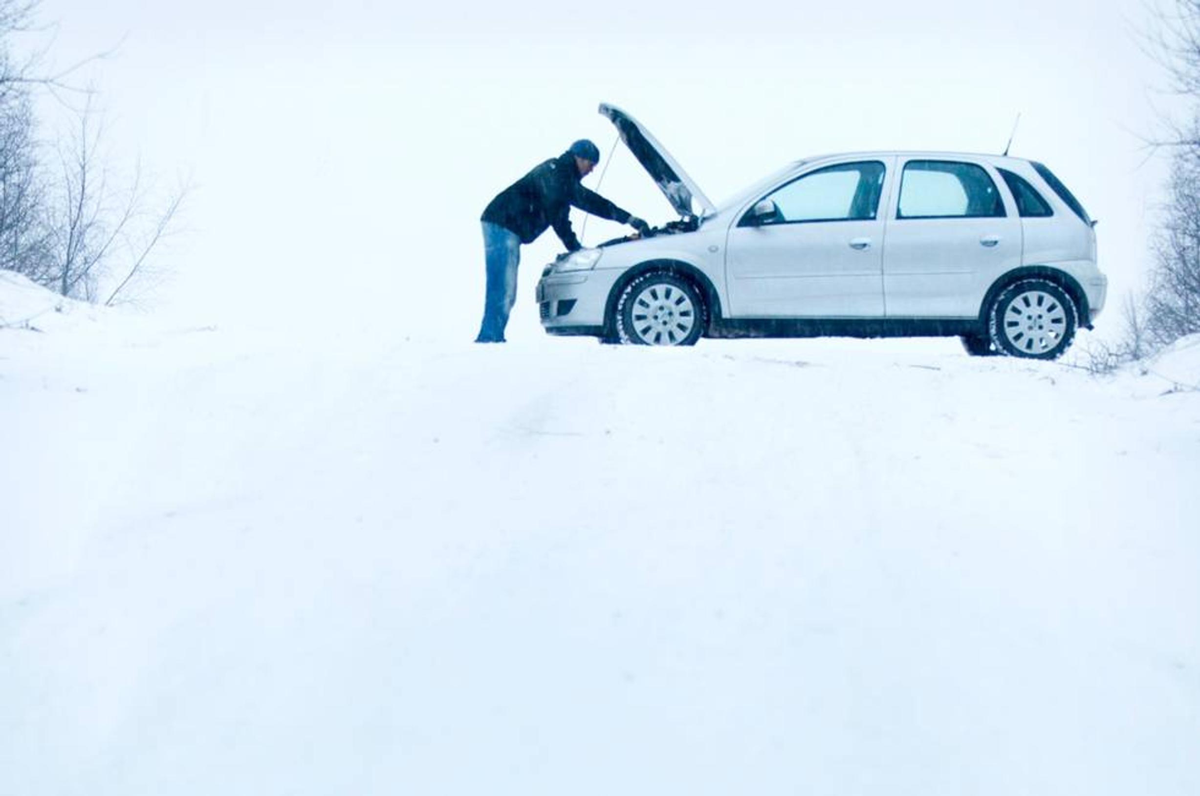 Hirmupakkaset iskivät: Näin käytät apukaapeleita oikein