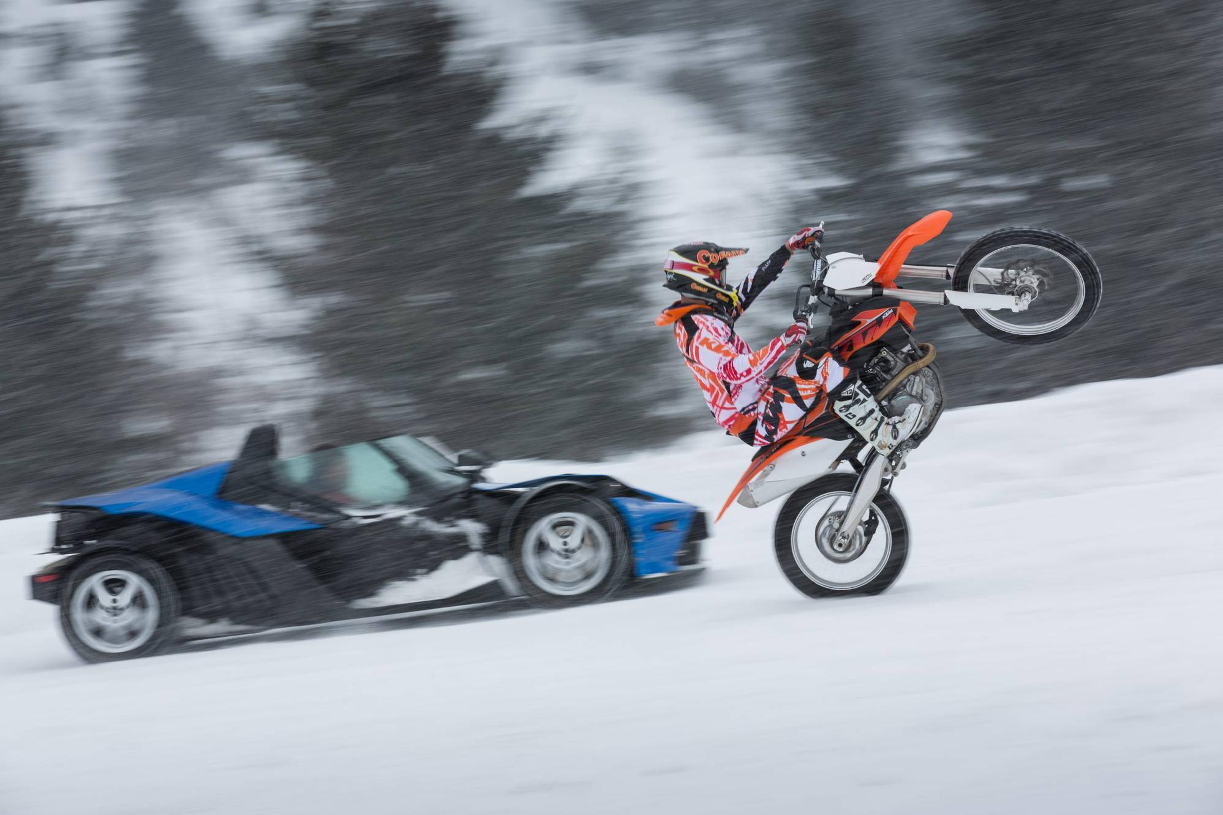 Nyt rällätään hangella – vertailussa KTM X-Bow GT ja KTM 450 SX-F