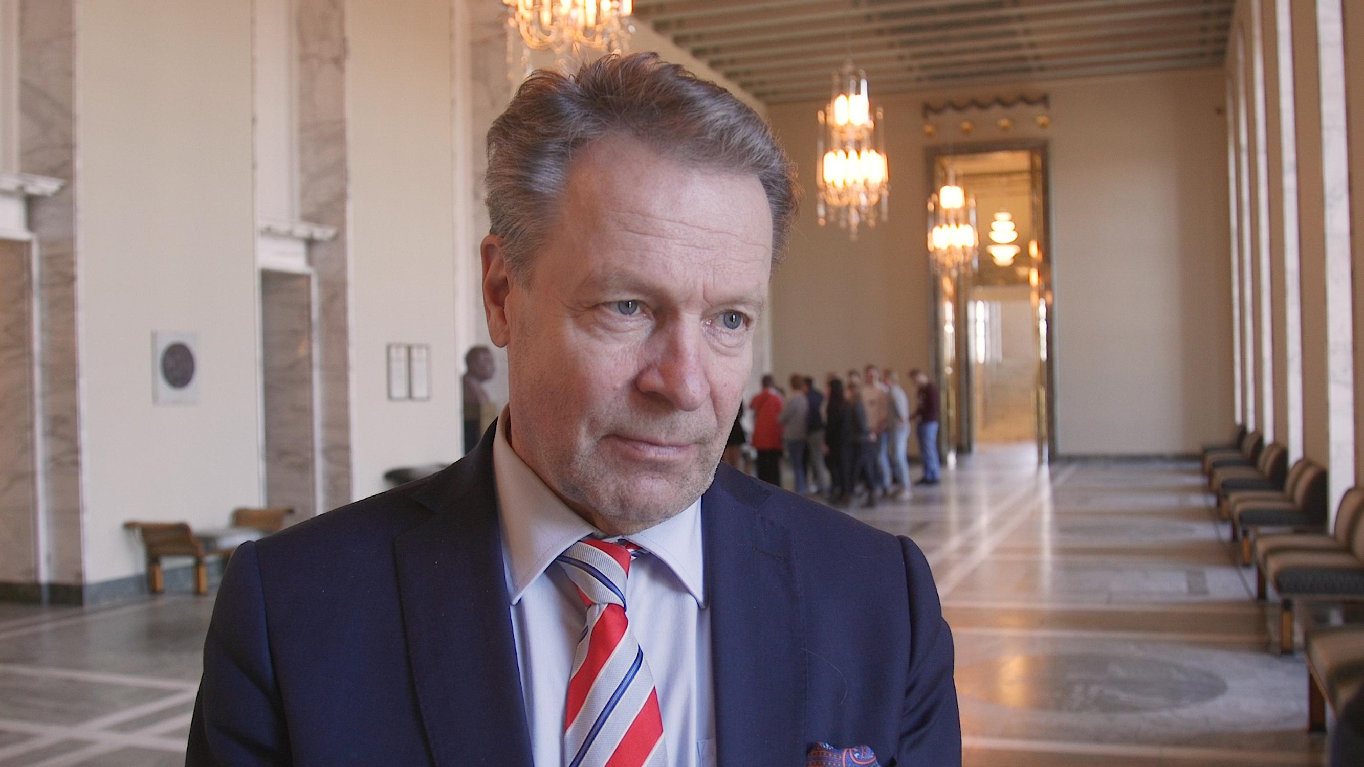 Eroaako Hjallis Harkimo kokoomuksesta ja tuleeko lähtijöitä lisää? Ilkka Kanerva kommentoi