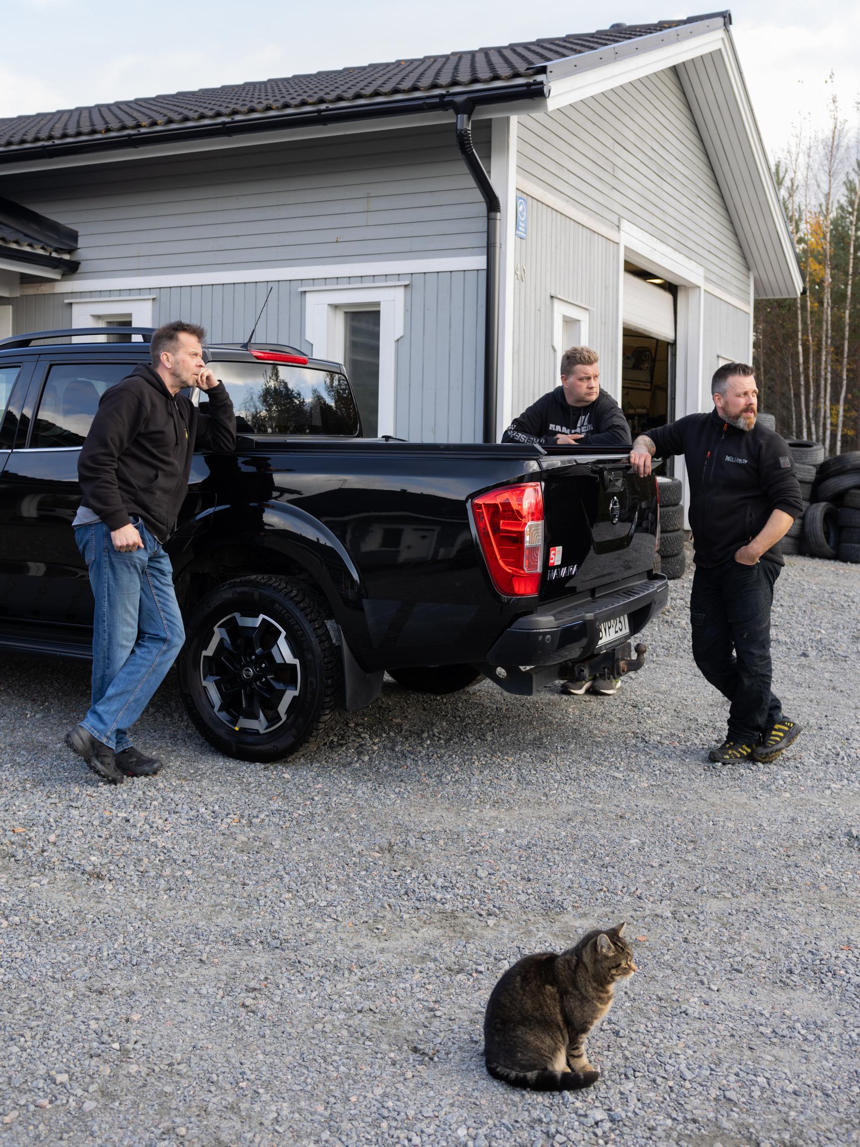 ”Se oli laatikko kaljaa joka ehtoo” – Sami, Tomi ja Jari rakensivat koko elämänsä niin, että juominen olisi helpompaa