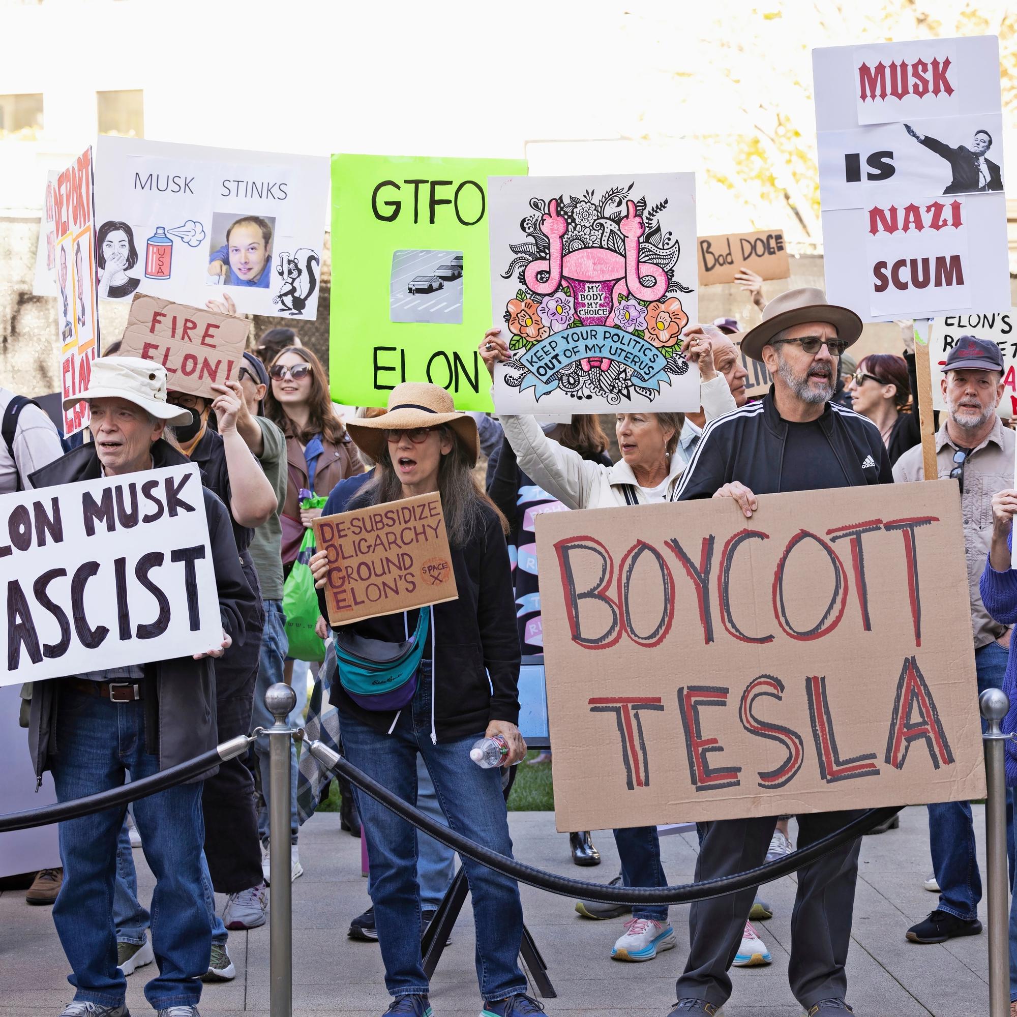Tästäkö alkaa Teslan loppu? Tesla on ollut uskonnon kaltainen kultti ja Elon Musk messias, joka viimeisenä päivänä tulisi vapauttamaan meidät öljyriippuvuudesta