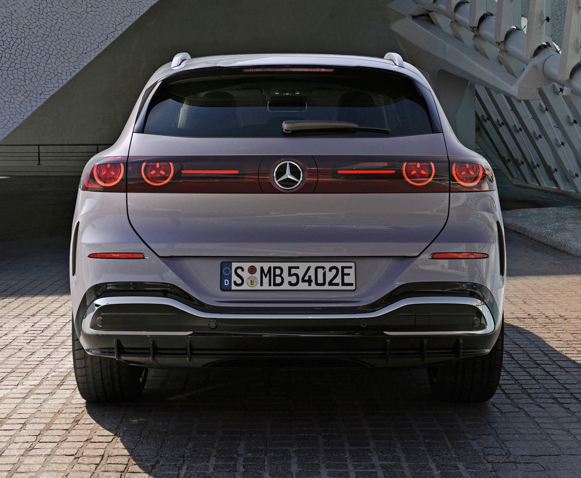 Mercedes GLC sähköistyy – Yli 700 km toimintasäde ja luksusta