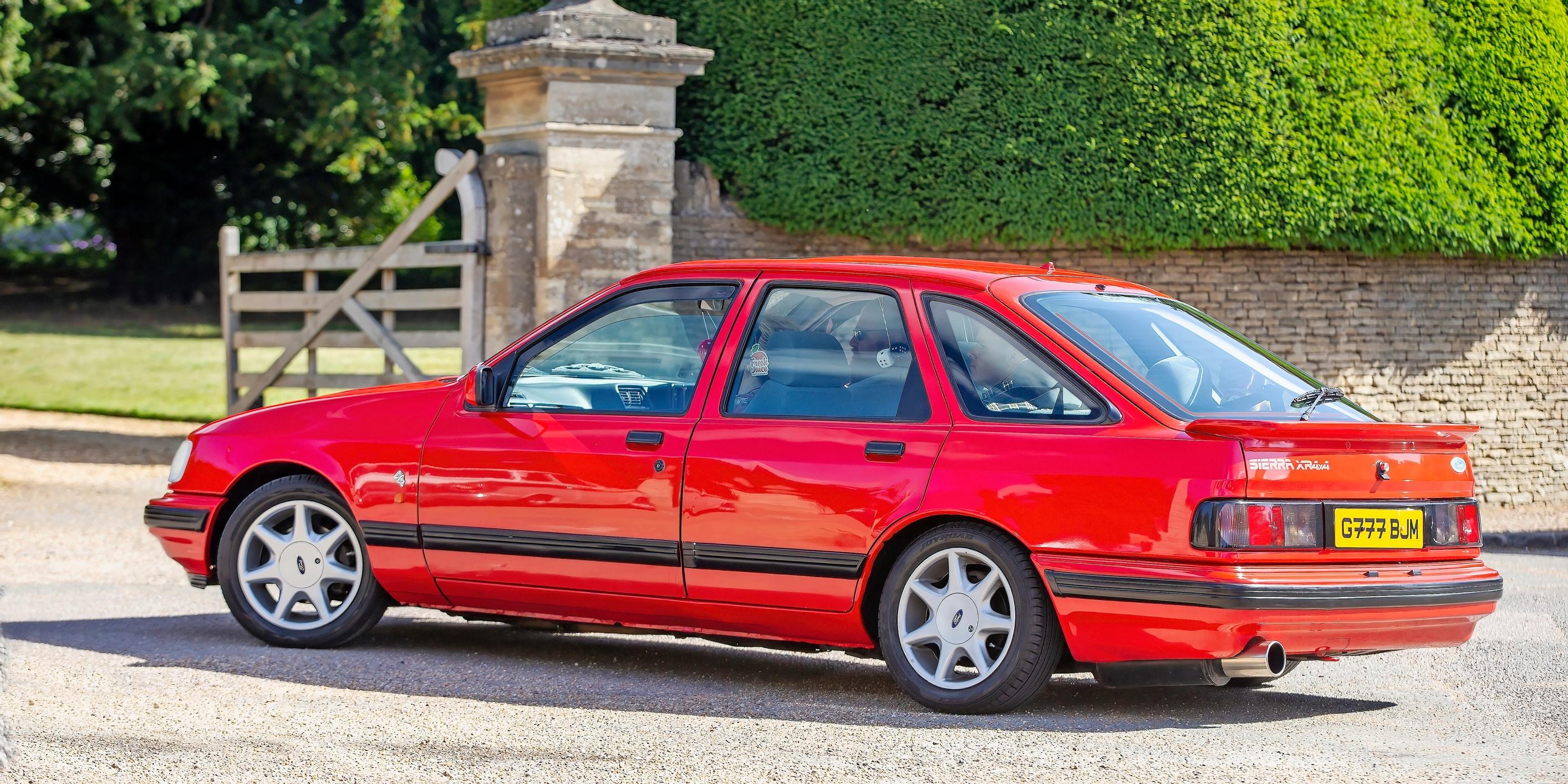Ford Sierra. Pyöreä Sierra oli 1980-luvun alussa todella futuristinen ilmestys.