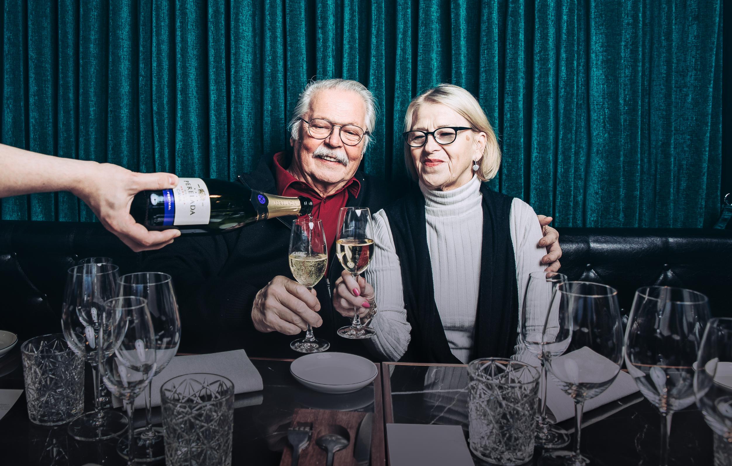 Alkoholista tuli makuasia: Suomalainen ei juo enää humalan vuoksi – ”Jotain uutta etsitään, sellaista, johon kiinnostaa tutustua”