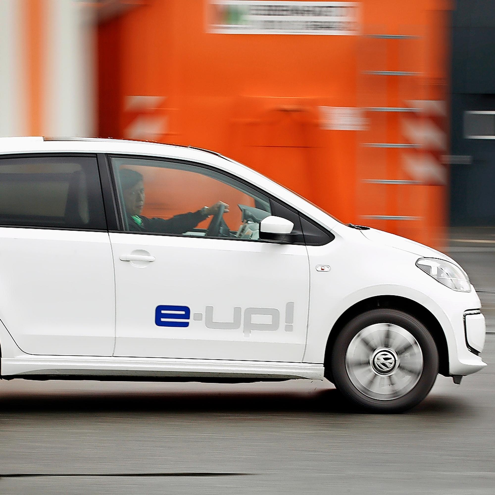 Käytetty sähköauto: Volkswagen e-up! vm. 2014–2019 – Ketterä ja kätevä, mutta 19 kWh akulla ei pitkälle pötkitä
