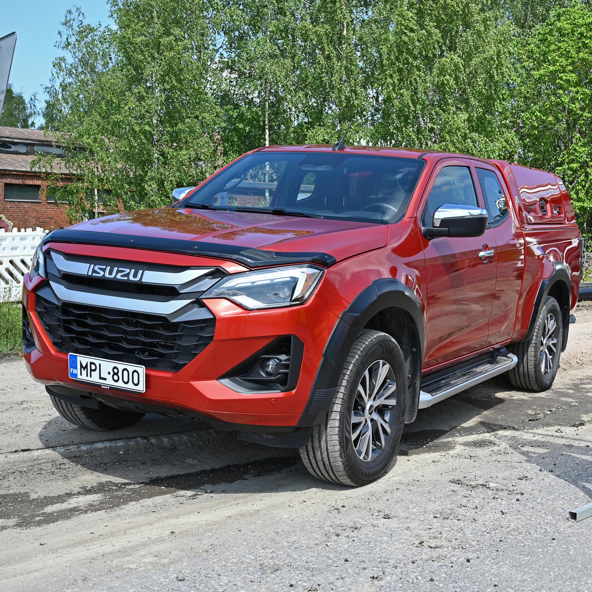 Neliveto Isuzu D-Max on maastokyvykkyyttä tarvitsevalle oiva valinta – Tästä ei muskeleita ja vetoa puutu