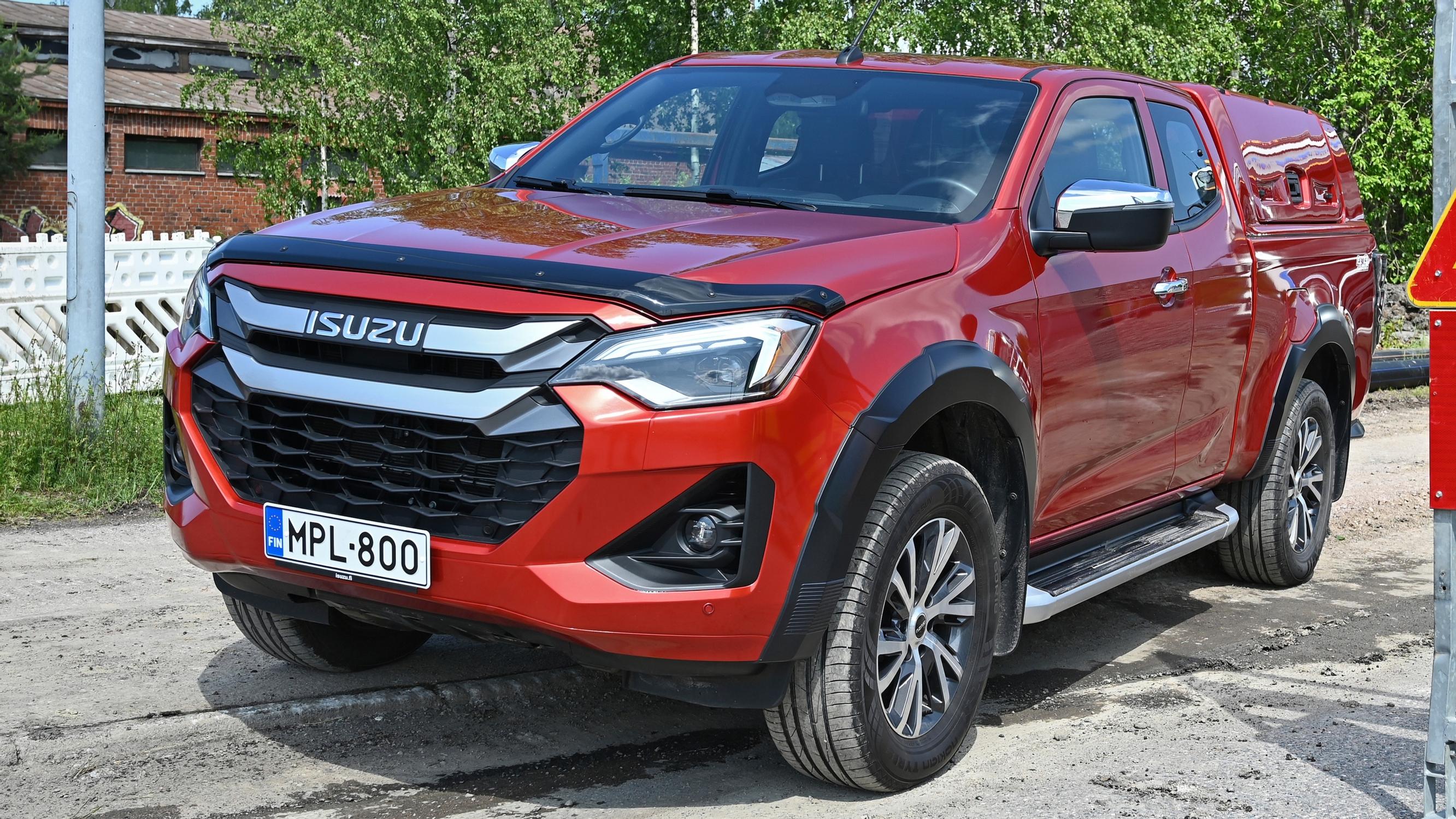 Neliveto Isuzu D-Max on maastokyvykkyyttä tarvitsevalle oiva valinta – Tästä ei muskeleita ja vetoa puutu