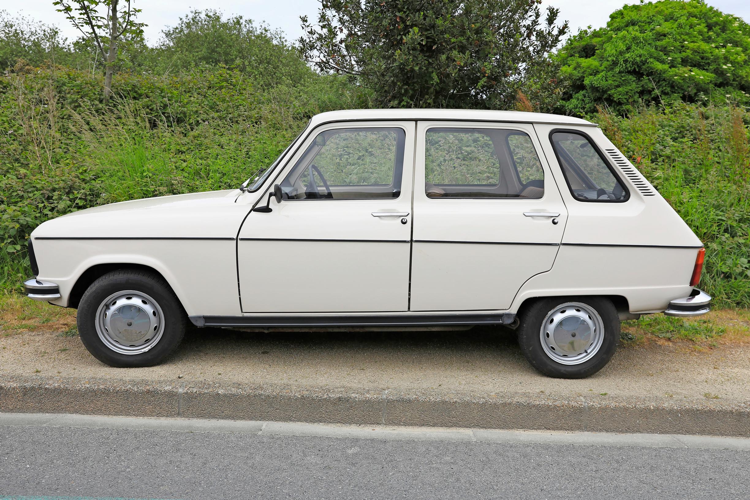 Renault 6: Sama yksinkertaisen nerokas konsepti kuin Renault 4:ssa, mutta isompana.