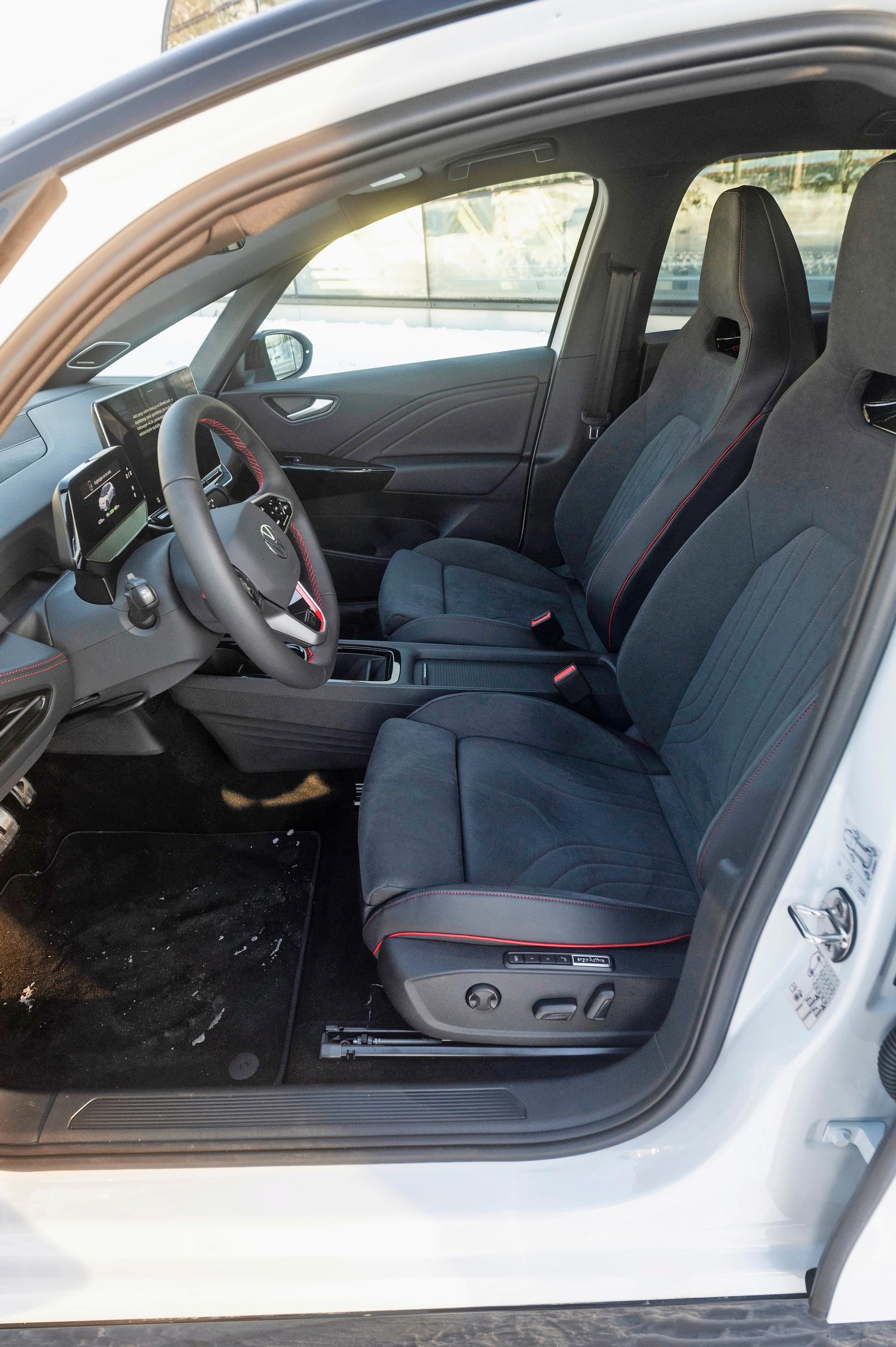 Volkswagen ID.3 GTX Performancen sporttipenkit ovat kookkaat ja tukevat.