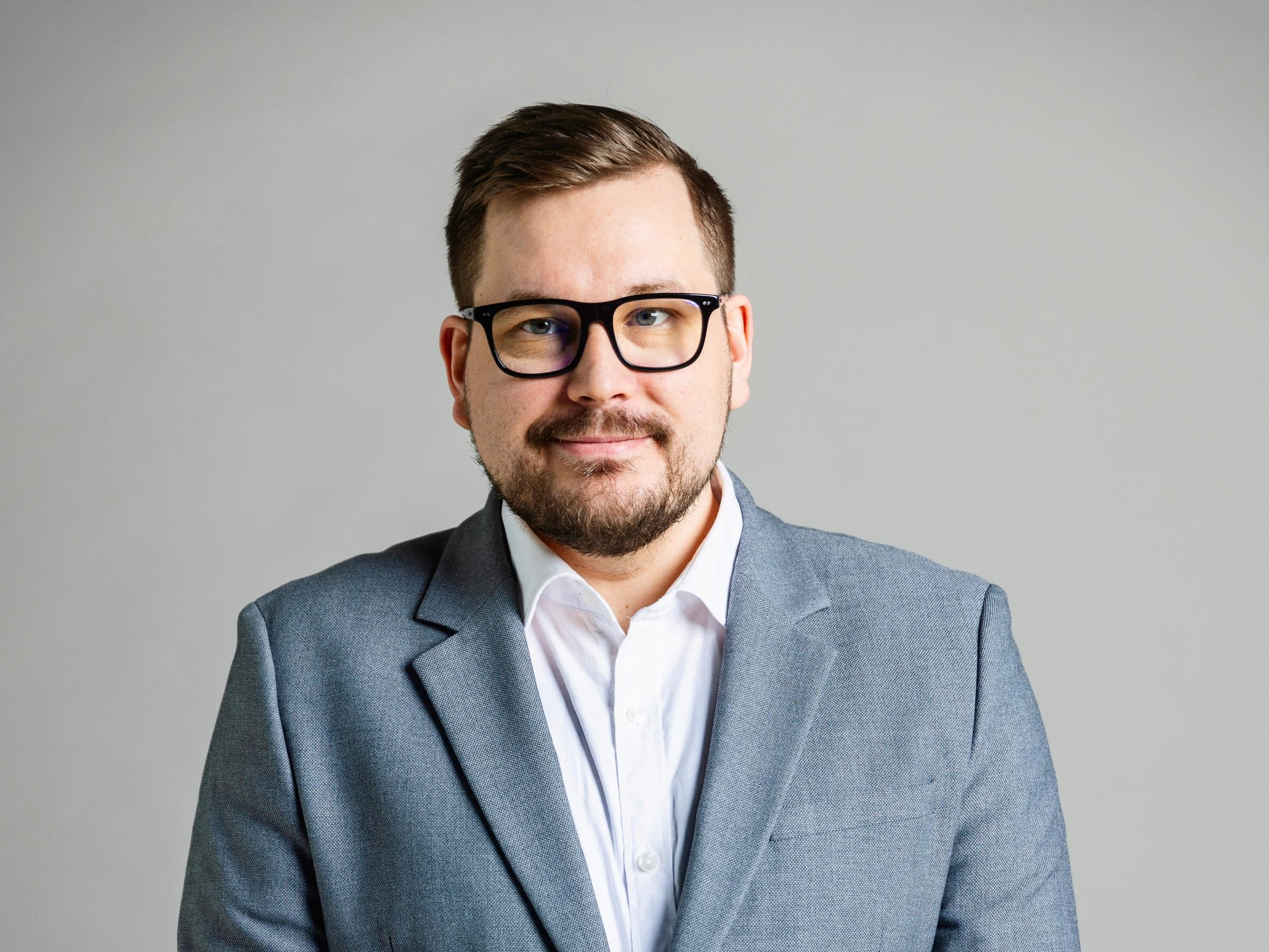 Poliitikon ulkonäön arvostelu vie huomion pois olennaisesta – politiikka on työtä, ei catwalk