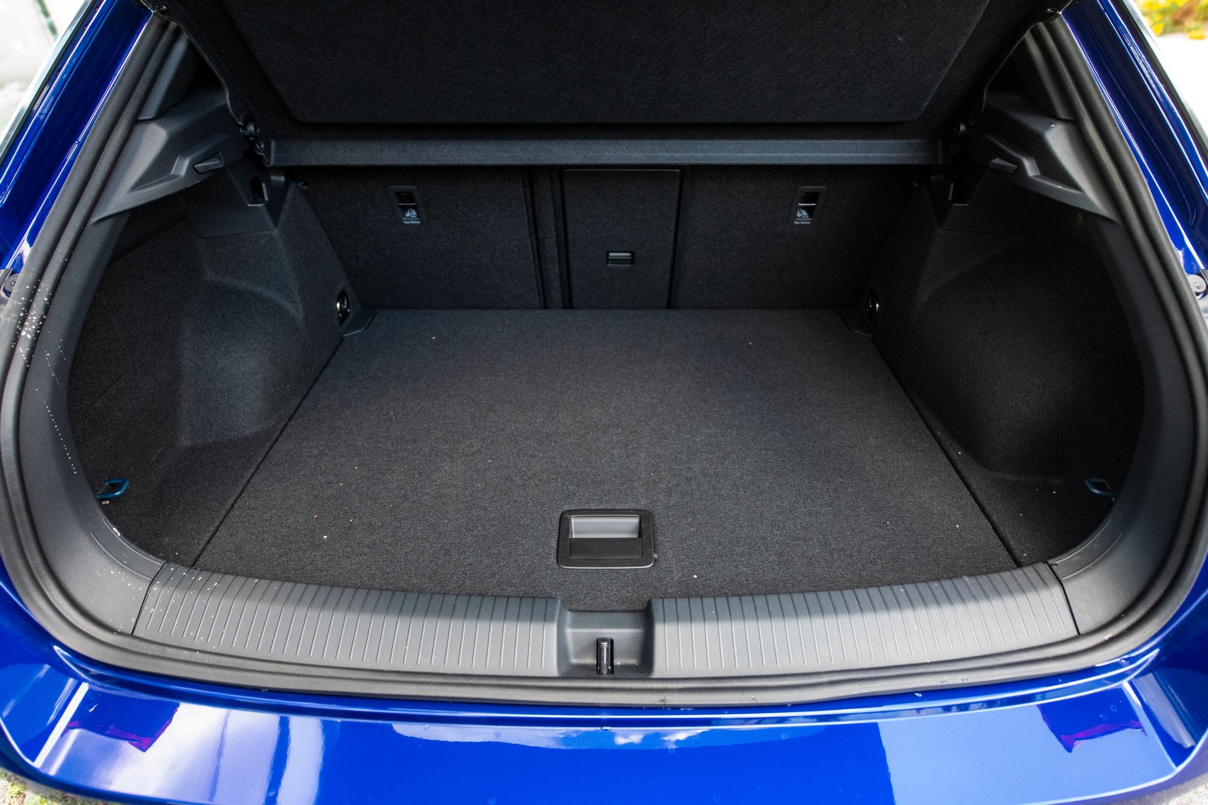 Volkswagen T-Roc R 2,0 TSI 221 kW 4MOTION DSG tavaratila