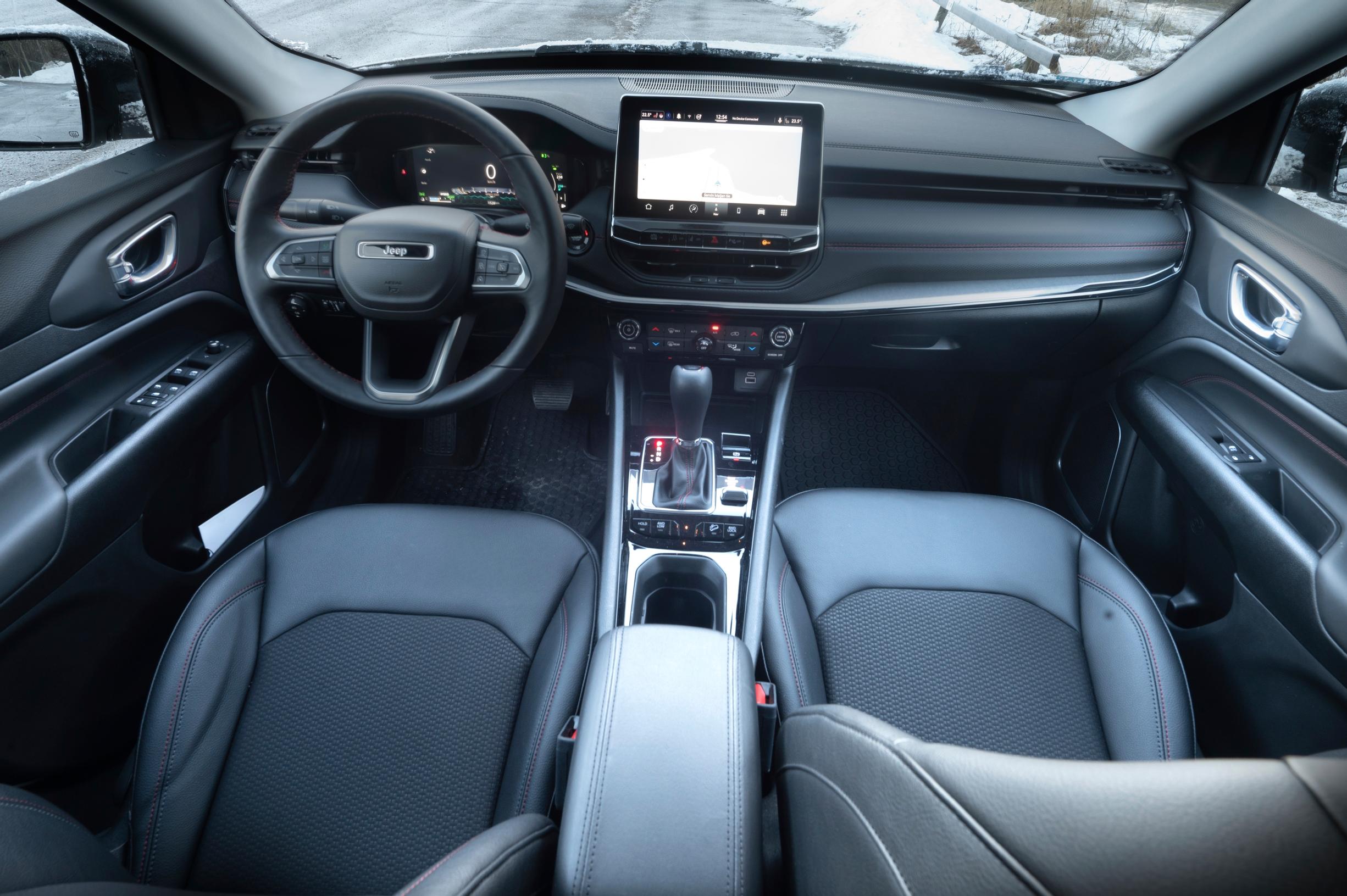 Jeep Compass PHEV 4xe Trailhawk kojelauta.