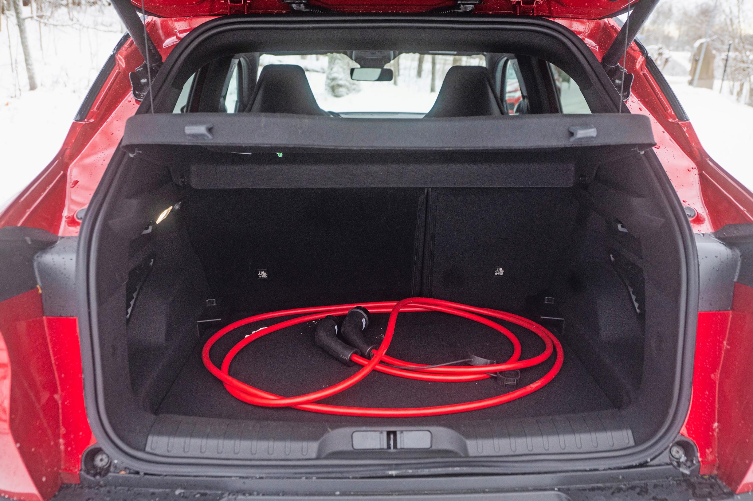 Alfa Romeo Juniorin tavaratila voisi olla kookkaampi.