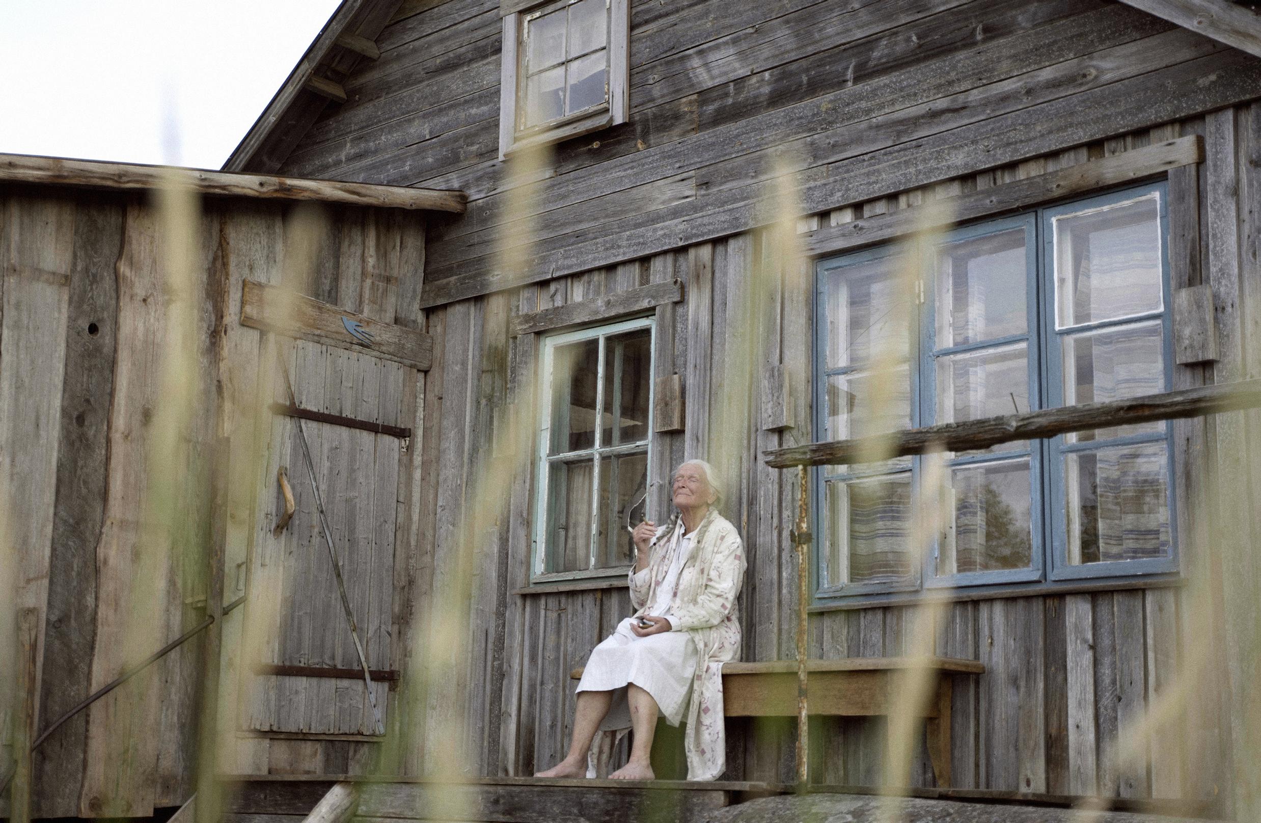 Glenn Close Kotkan saaristossa.