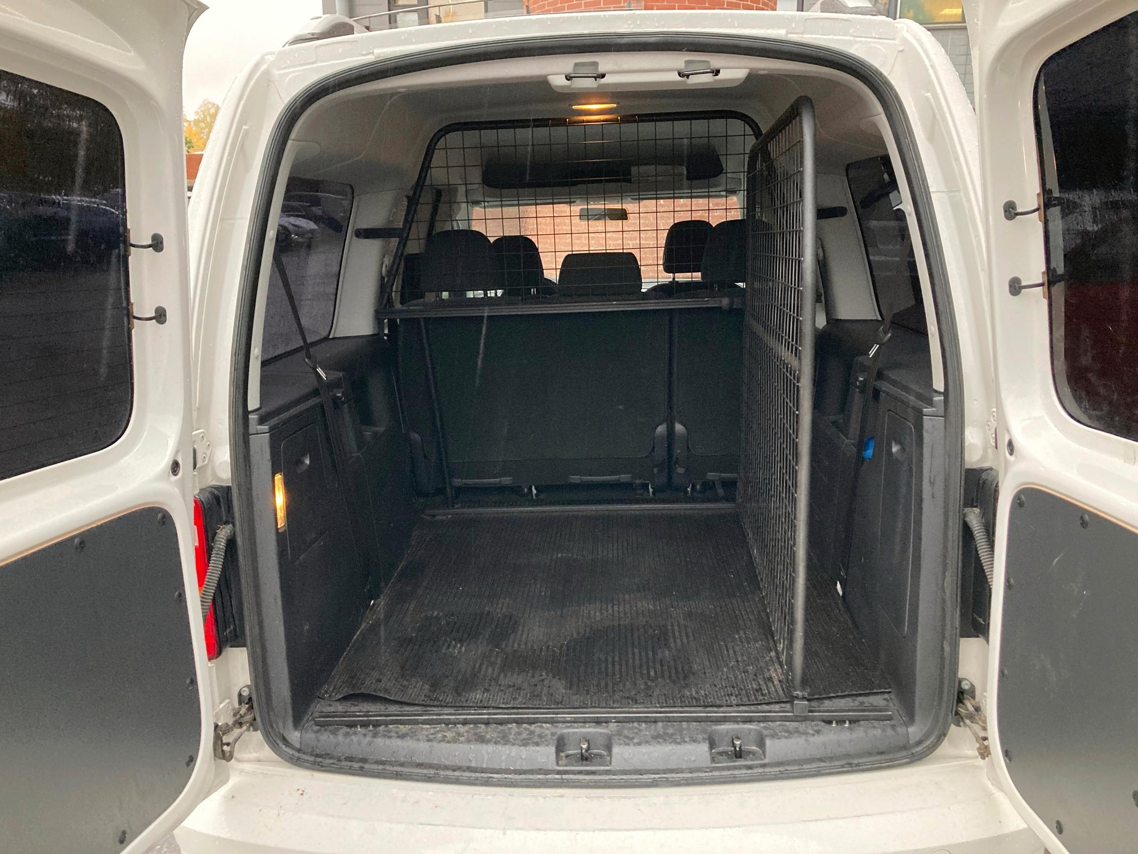 Volkswagen Caddy Maxi 2.0 TDI vm. 2017 tavaratila 
