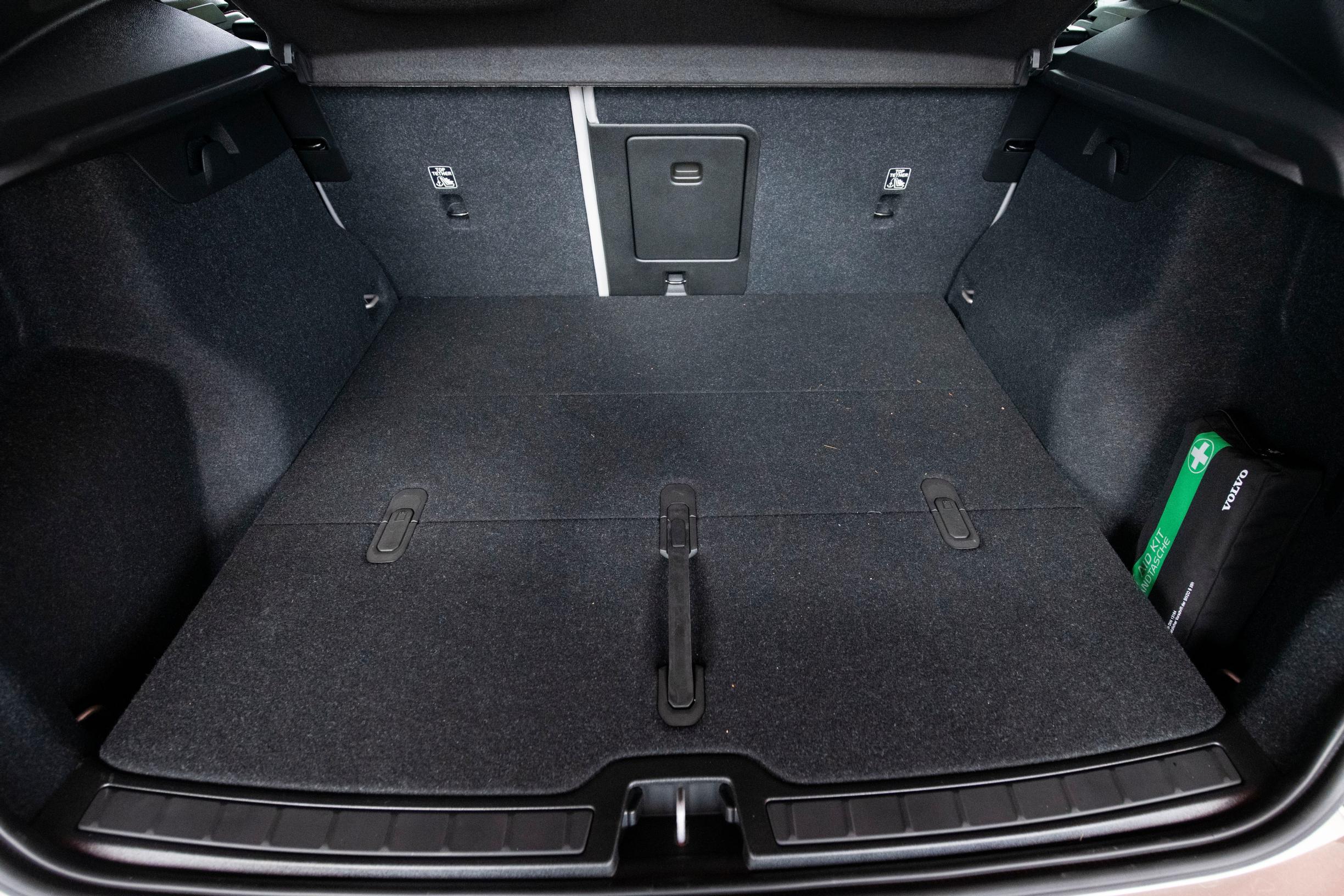 Volvo XC40 Recharge Twin takaluukku