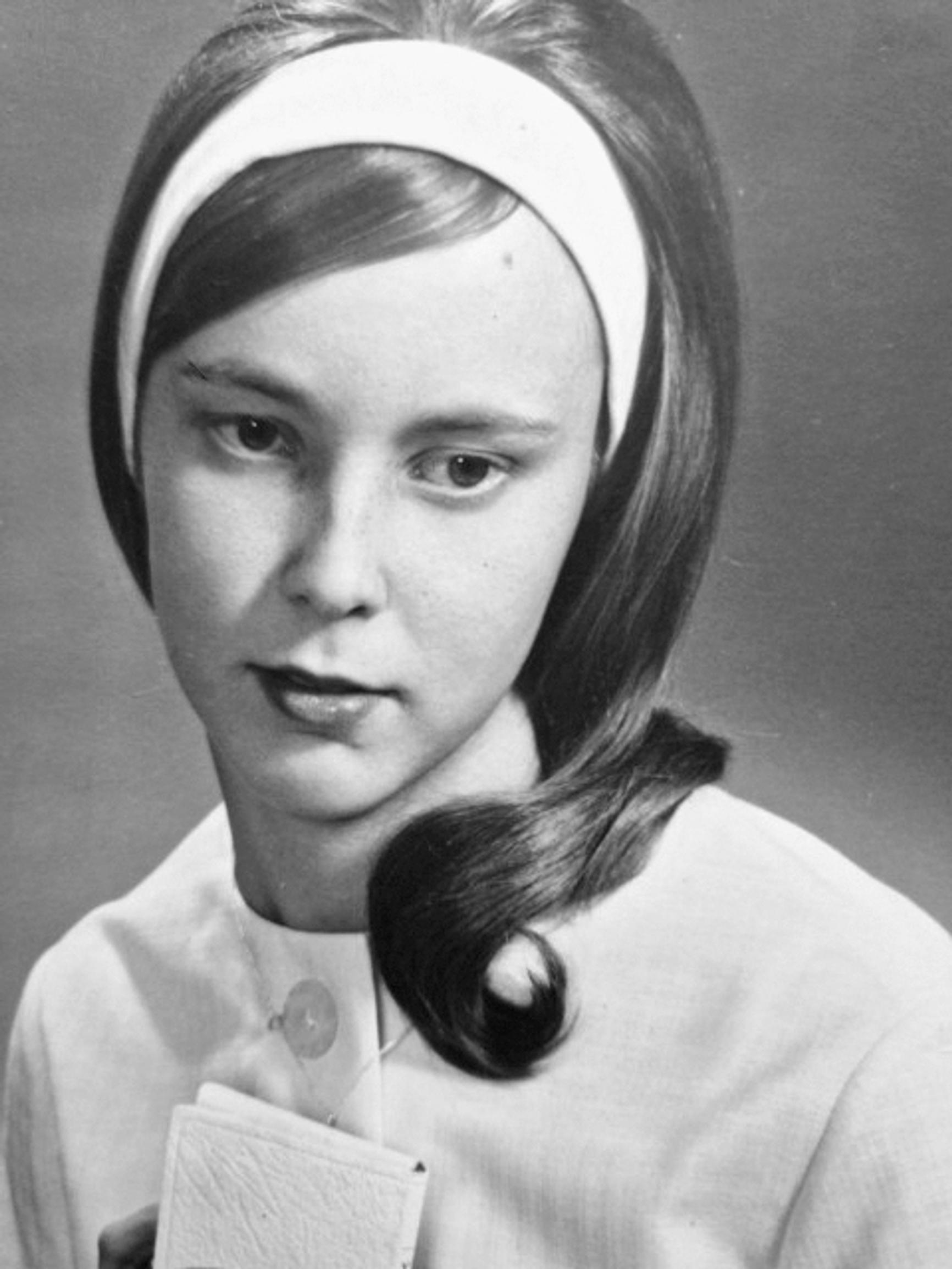 Raili Hulkkonen rippikuvassa 1961.