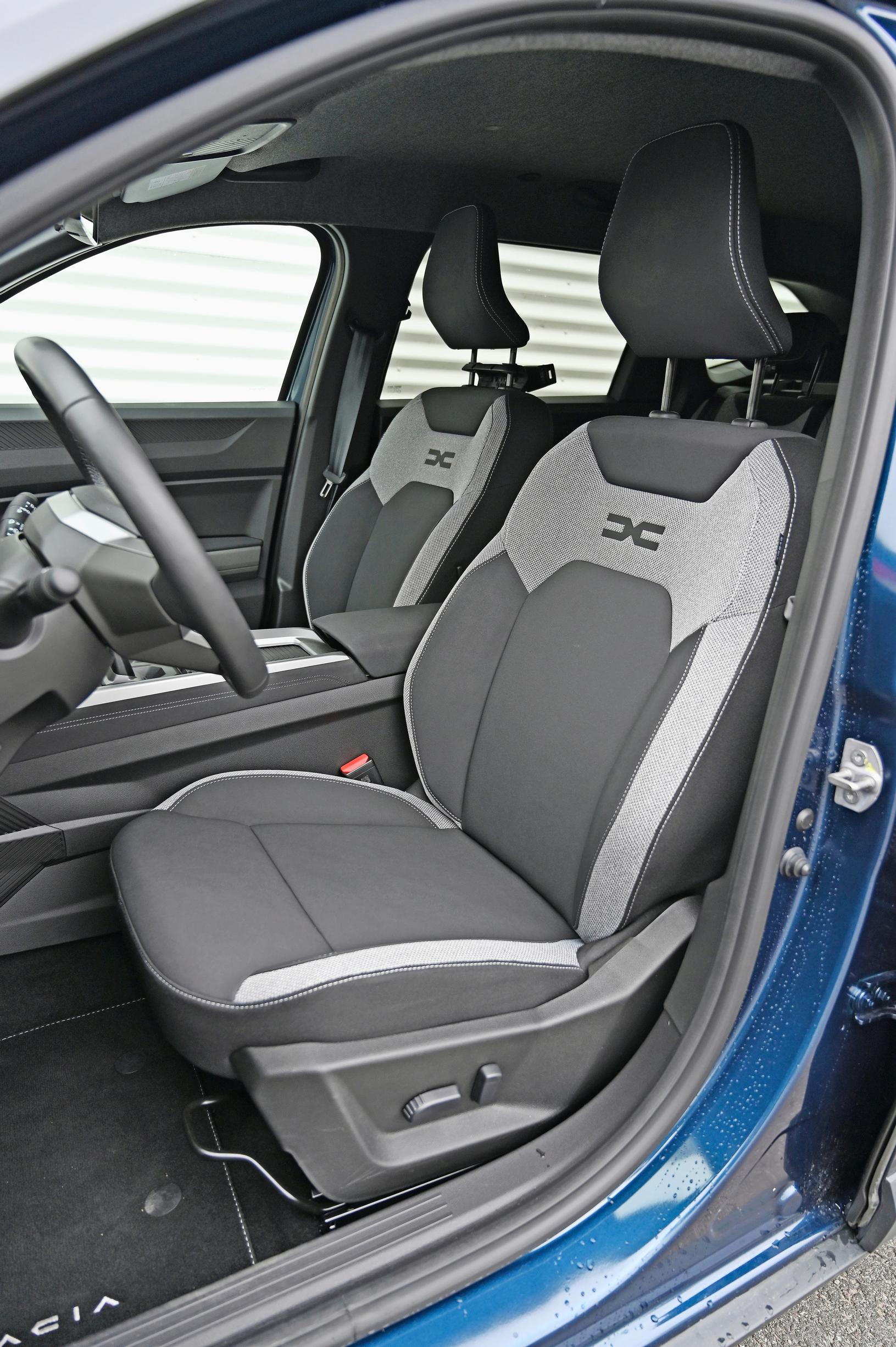 Dacia Bigster Journeyssa on kuljettajan istuimessa sähkösäädöt korkeudelle ja selkänojan kallistukselle.