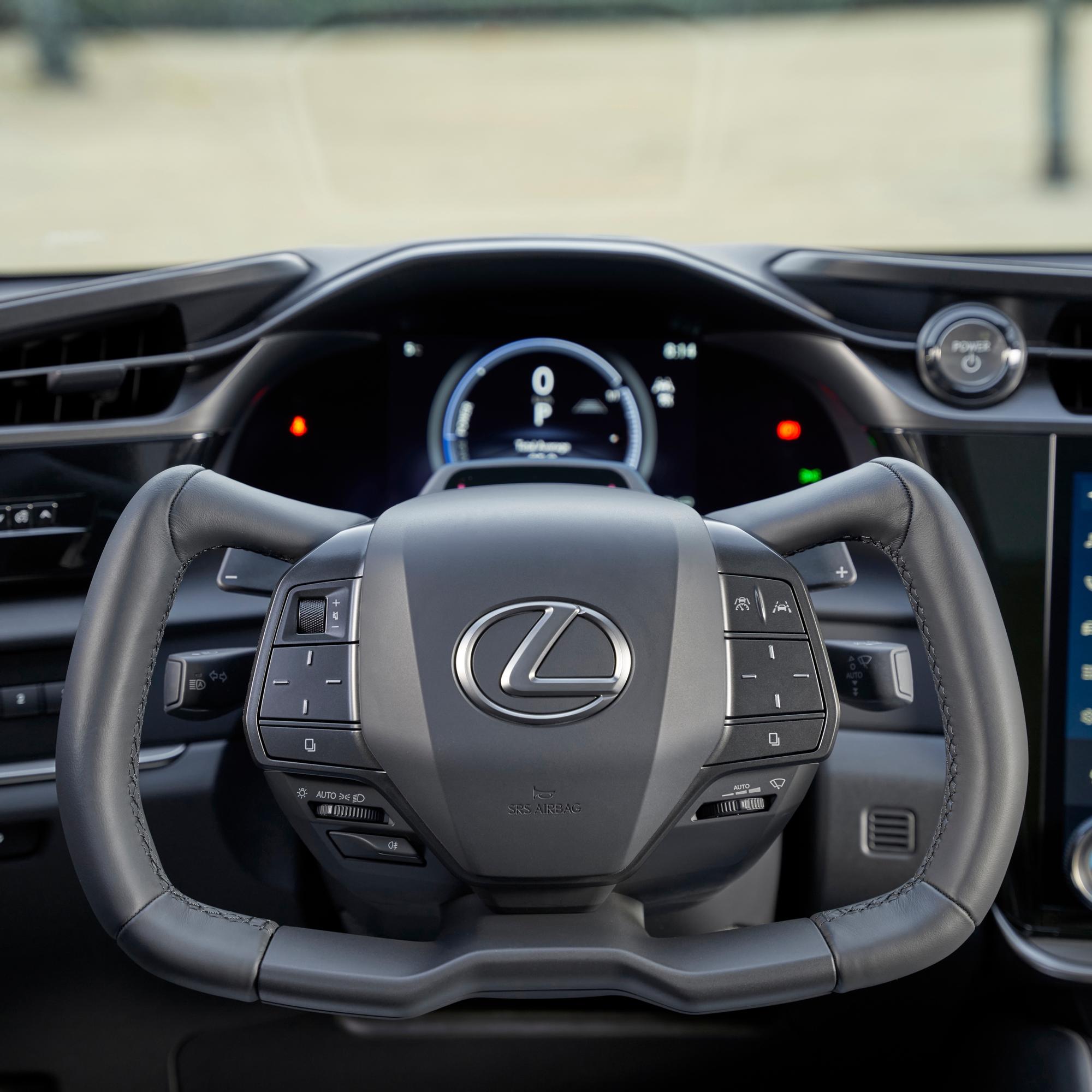 Lentokoneesta tuttua tekniikkaa: Lexus poisti ohjaustangon sähköisestä RZ45e:stä – Näin toimii sähköisen ohjauksen järjestelmä steer-by-wire