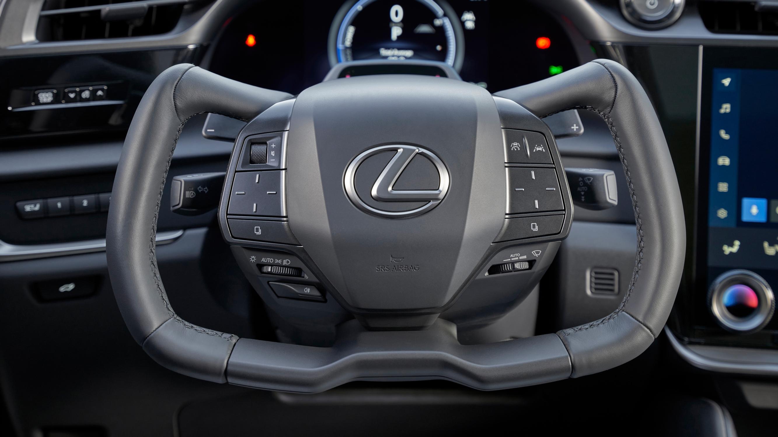 Lentokoneesta tuttua tekniikkaa: Lexus poisti ohjaustangon sähköisestä RZ45e:stä – Näin toimii sähköisen ohjauksen järjestelmä steer-by-wire