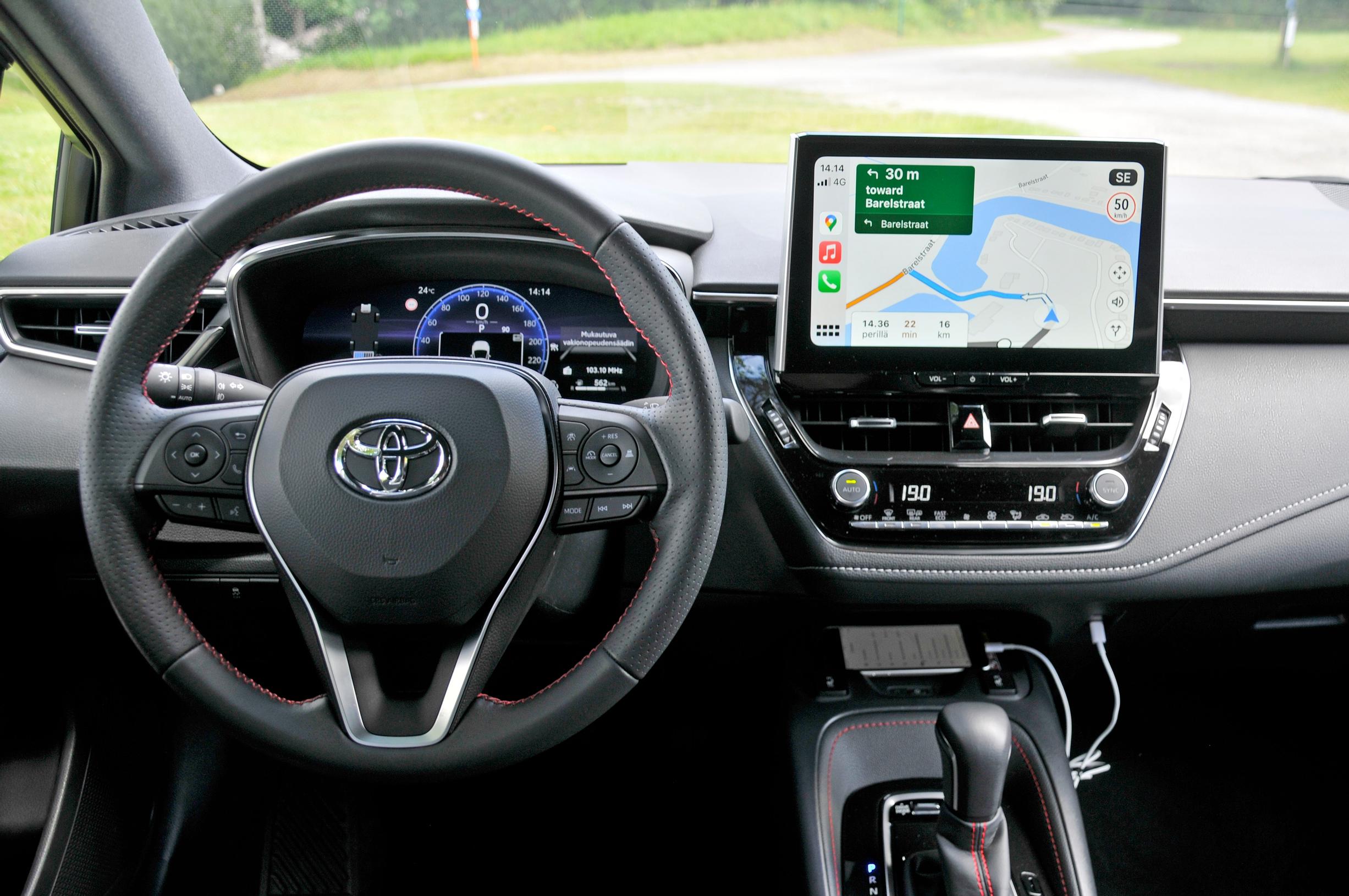 Toyota Corolla 1.8 Hybrid Launch Edition mittaristo ja kosketusnäyttö