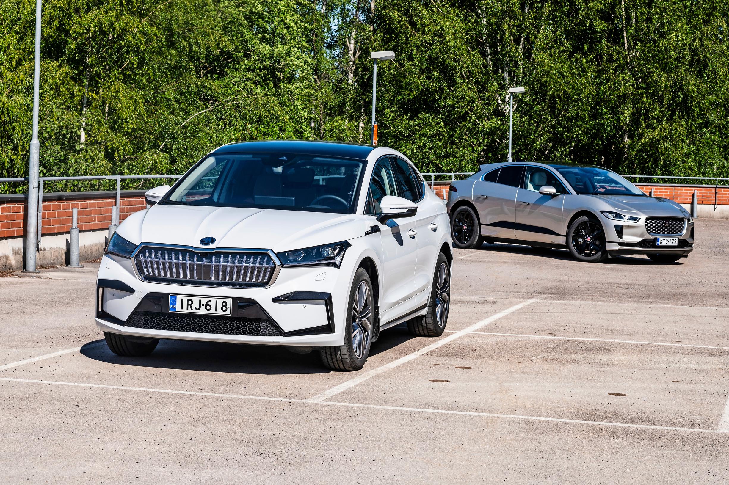 Mitä rahalla saa? Vertailussa Jaguar i-Pace kohtaa Skoda Enyaq Coupen