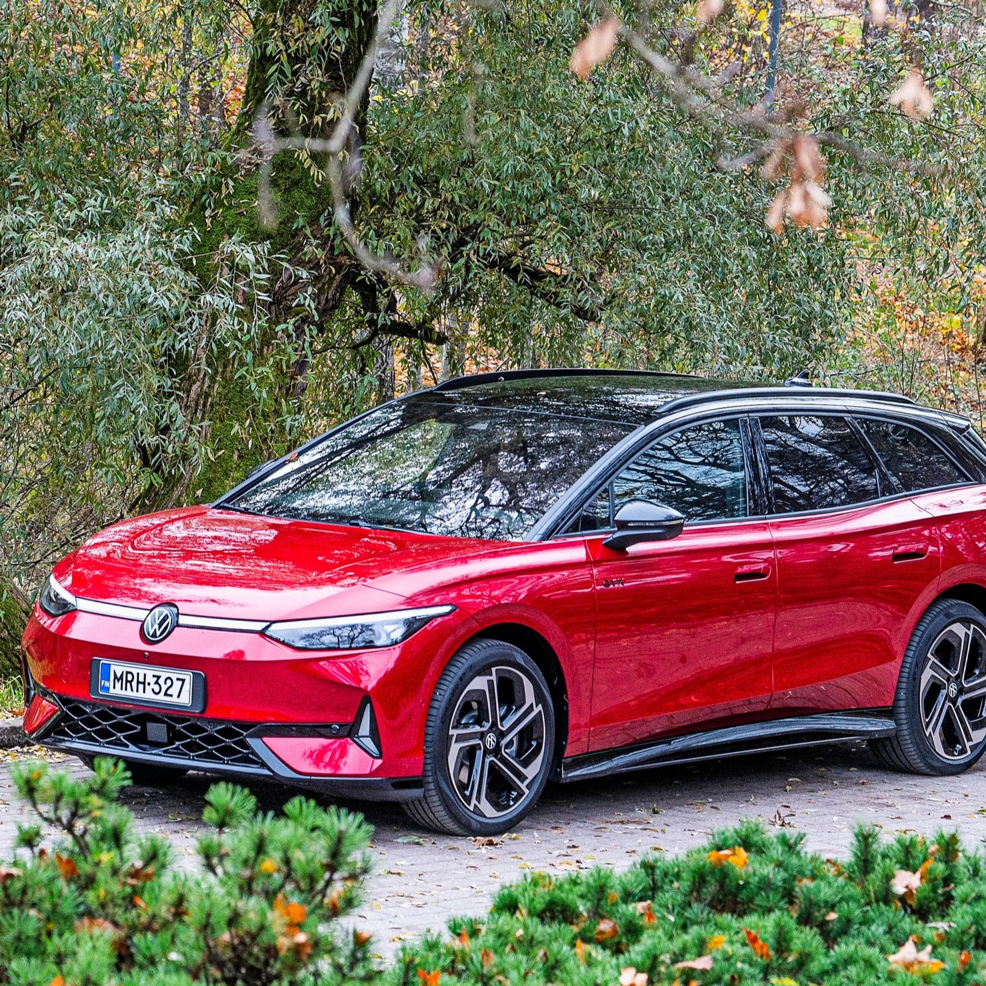 Uusi Volkswagen ID.7 Tourer on tilava ja mukava sähköauto, jolla ajaa 500 kilometriä yhdellä latauksella
