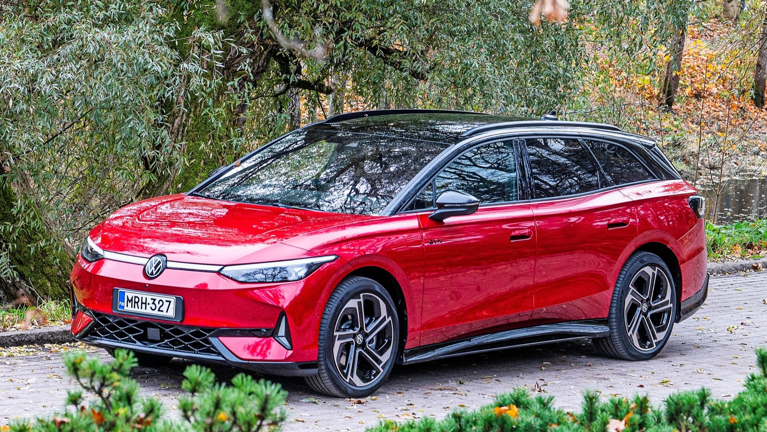Uusi Volkswagen ID.7 Tourer on tilava ja mukava sähköauto, jolla ajaa 500 kilometriä yhdellä latauksella