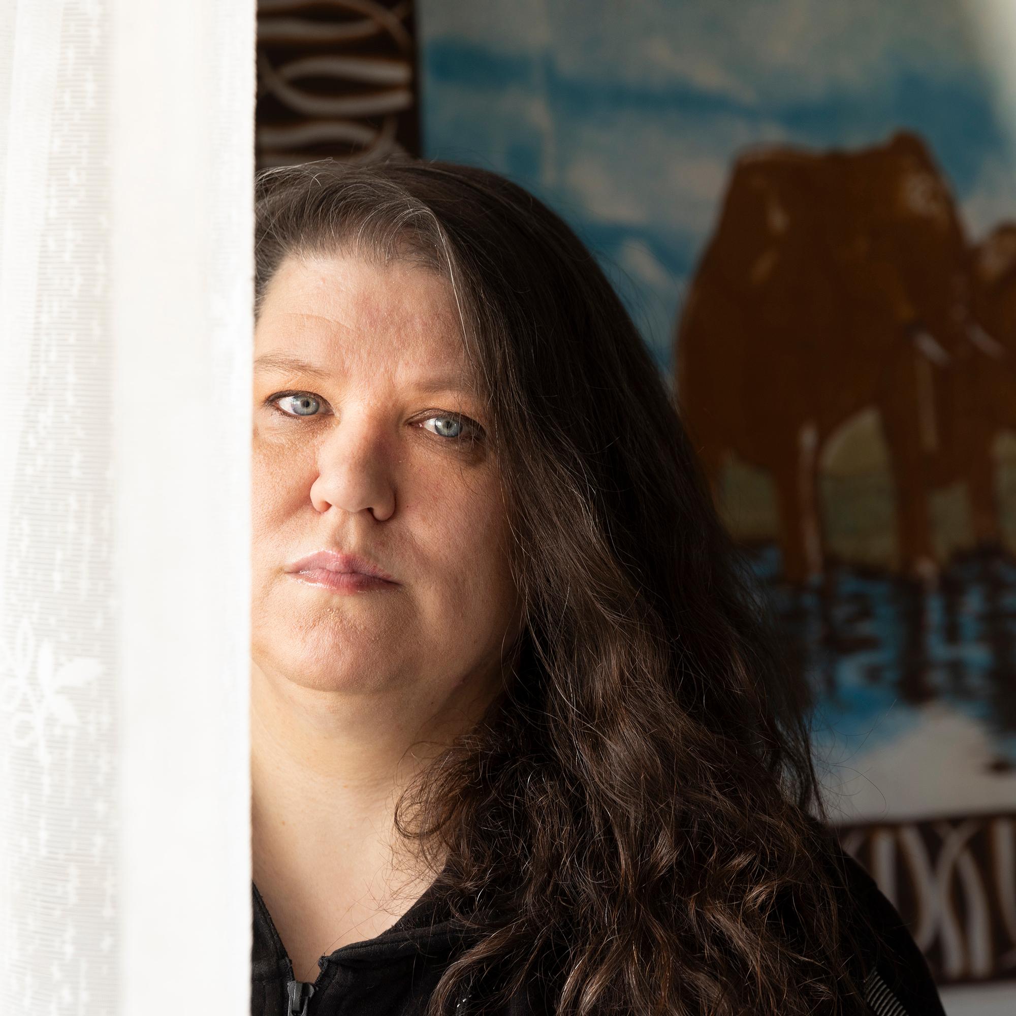 Sailalla, 46, ei ole enää varaa asua omassa kodissaan – Professorin mielestä asumisen tuesta leikkaaminen on älytön idea