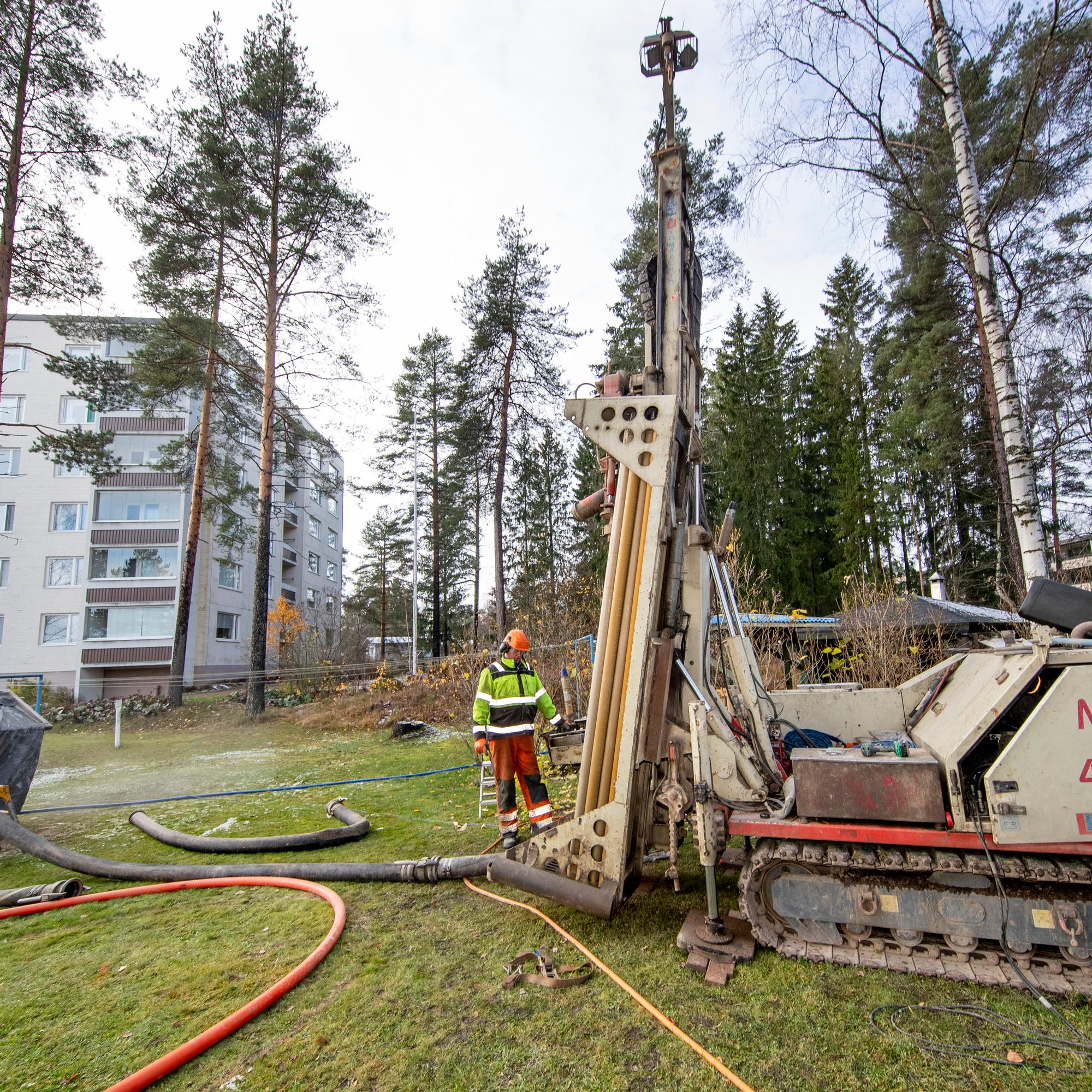 Maalämmön suosio kohoaa sähkön hinnan tahtiin – Selvitimme, mitä maalämmöstä haaveilevan pitää tietää