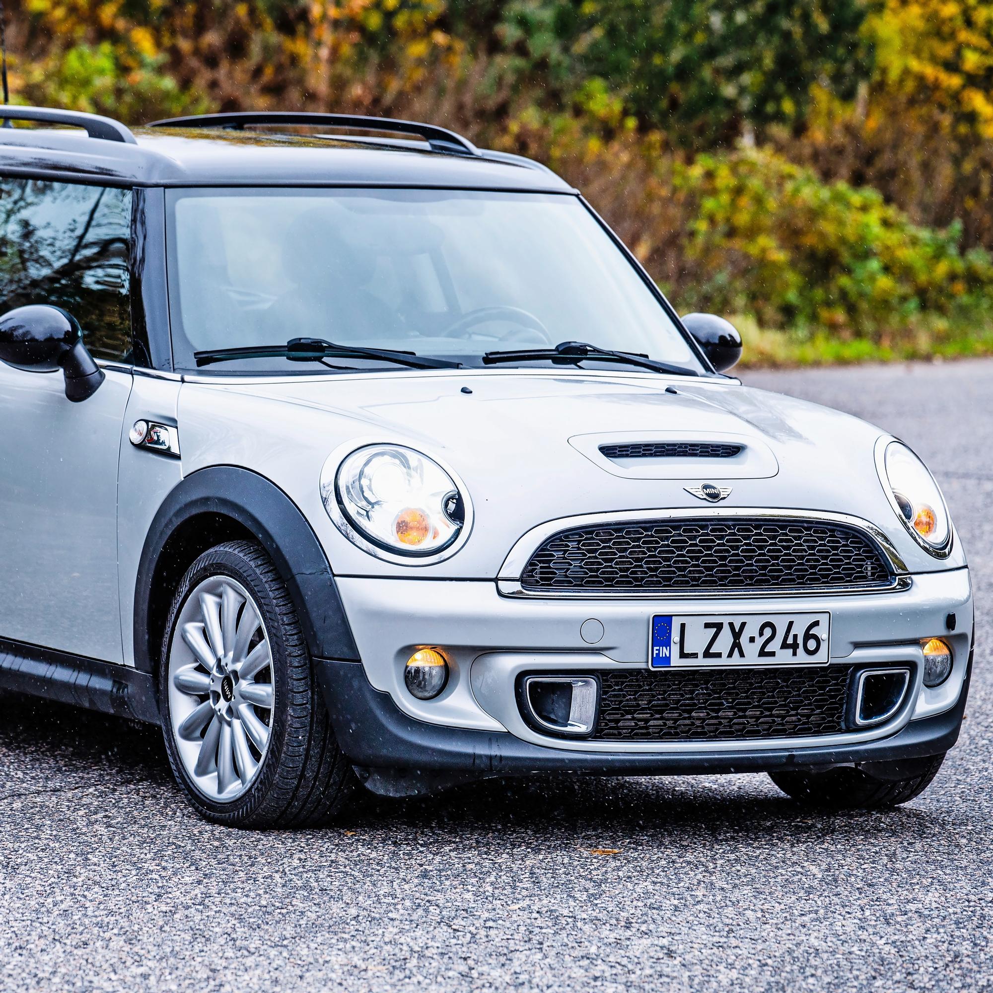 Mini Cooper S vm. 2013 on silkkaa nostalgiaa – Sen ratissa ei jäykistellä vaan pidetään hauskaa