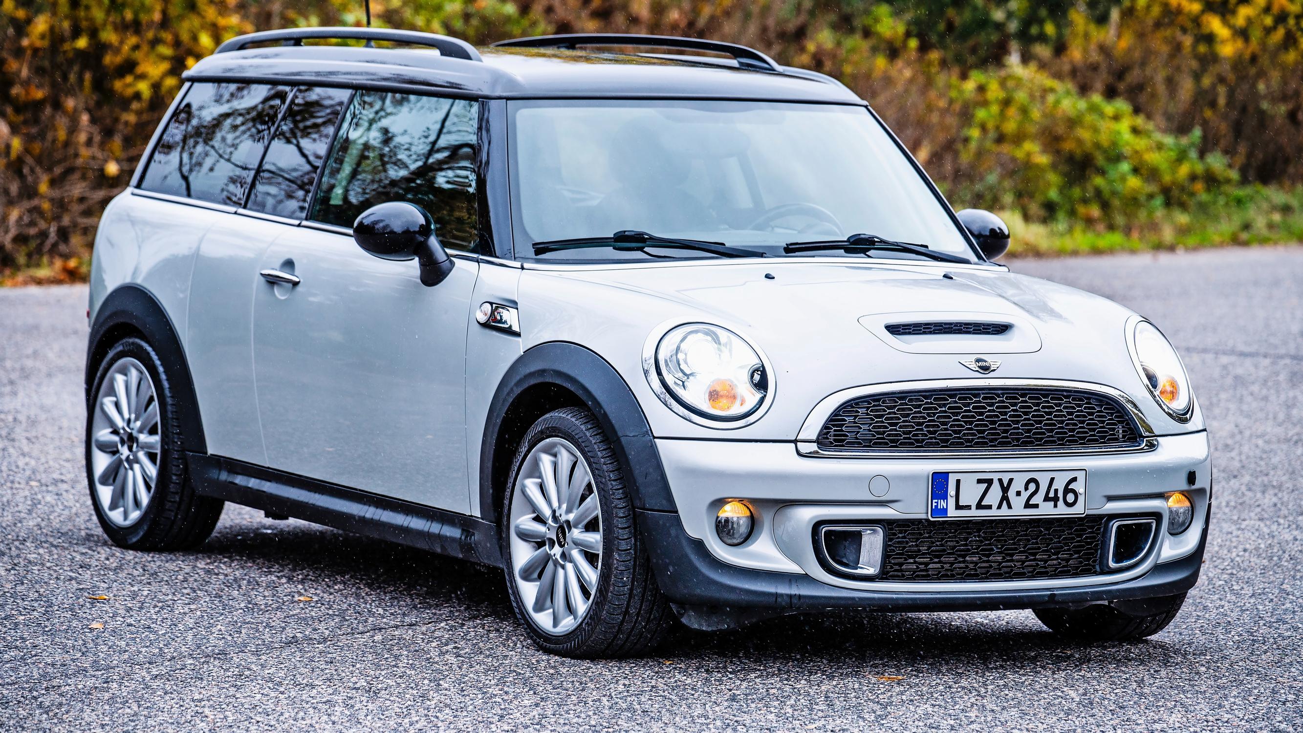 Mini Cooper S vm. 2013 on silkkaa nostalgiaa – Sen ratissa ei jäykistellä vaan pidetään hauskaa
