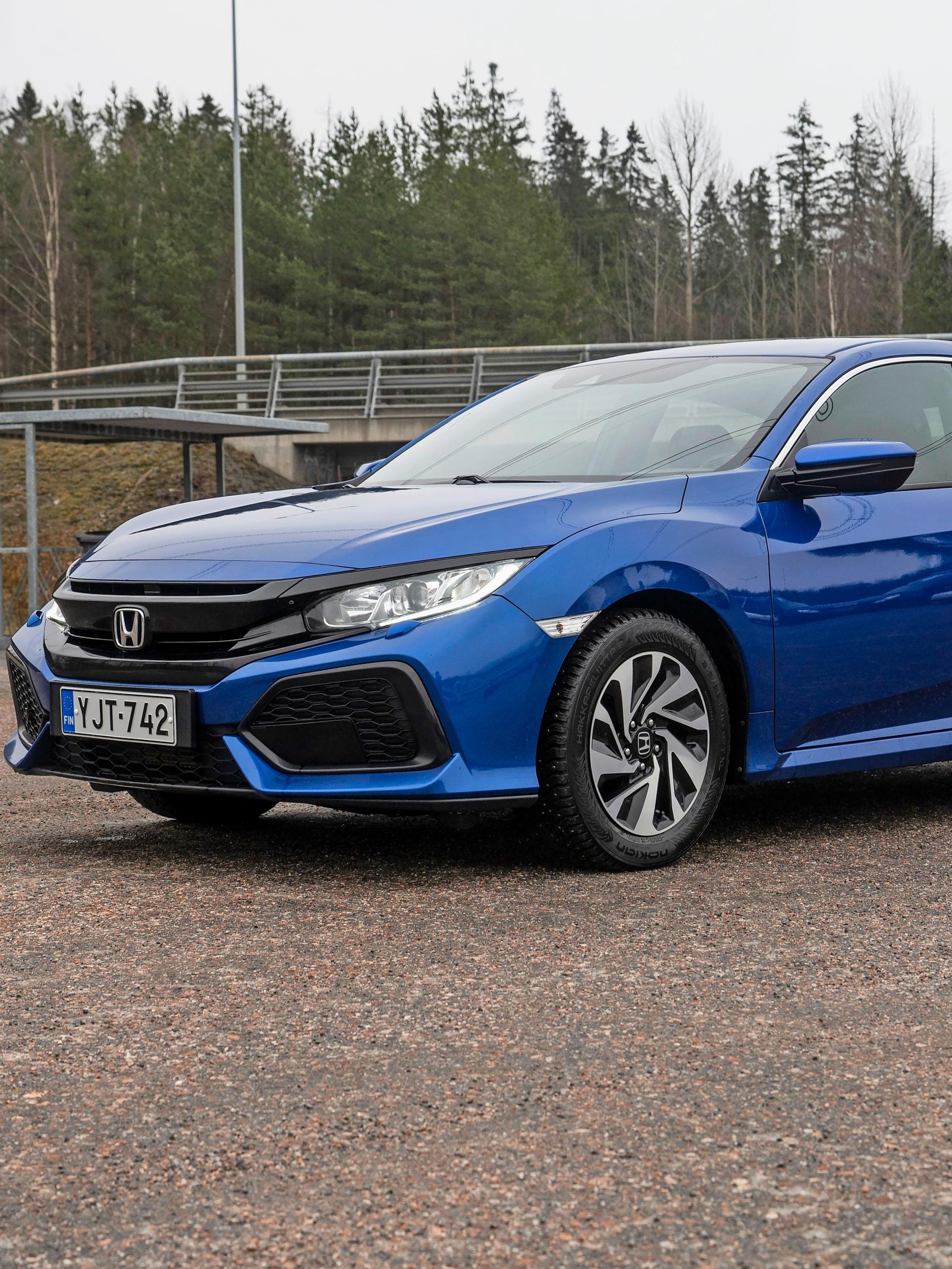 Honda Civic vm. 2018 – 14 990 eurolla todella kiva auto, sopivasti tilaa ja taloudellista menoa – 4,8 litran kulutus puhuu puolestaan 