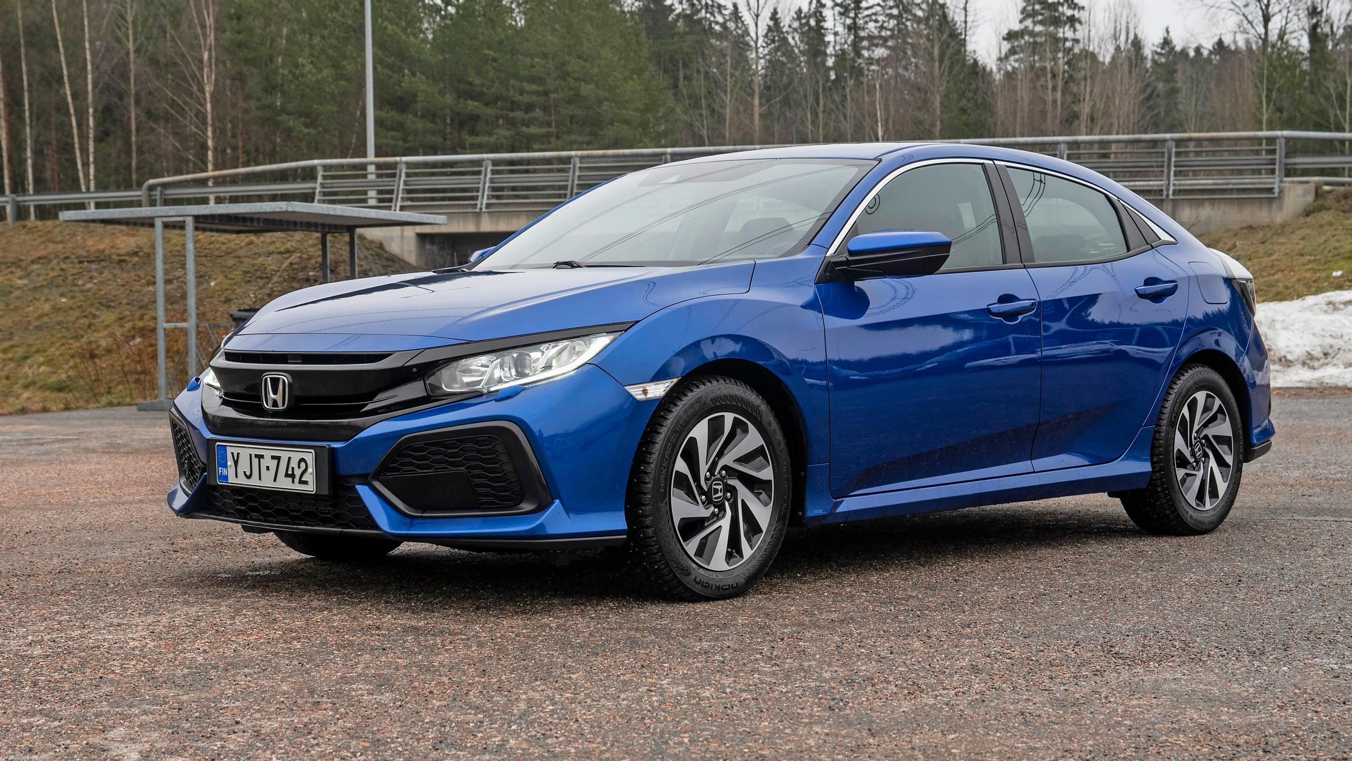 Honda Civic vm. 2018 – 14 990 eurolla todella kiva auto, sopivasti tilaa ja taloudellista menoa – 4,8 litran kulutus puhuu puolestaan 