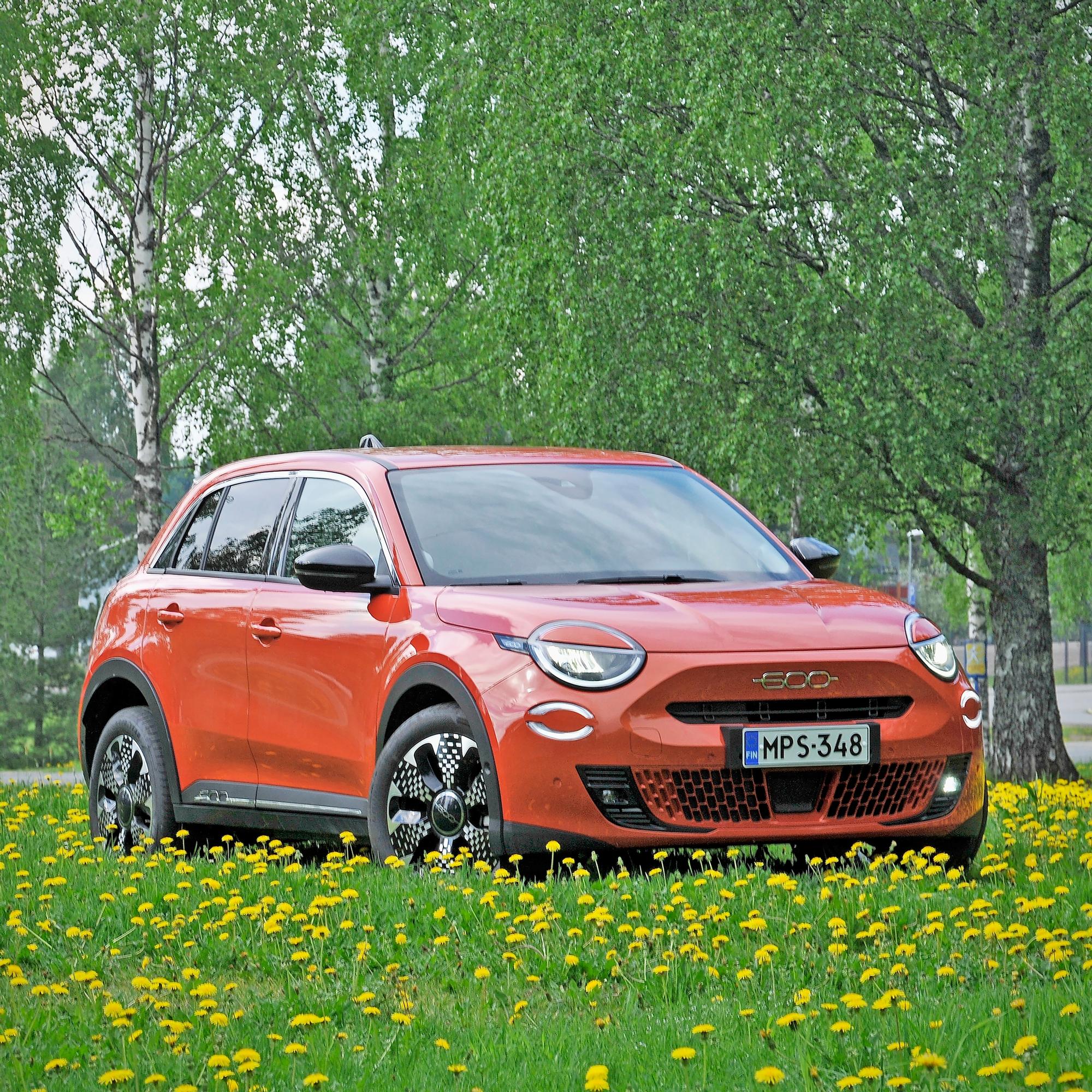 Fiat 600E tarjoaa dolce vitan sijaan väriterapiaa – Kiitämme pontevaa sport-moodia ja erinomaista kulutuslukemaa