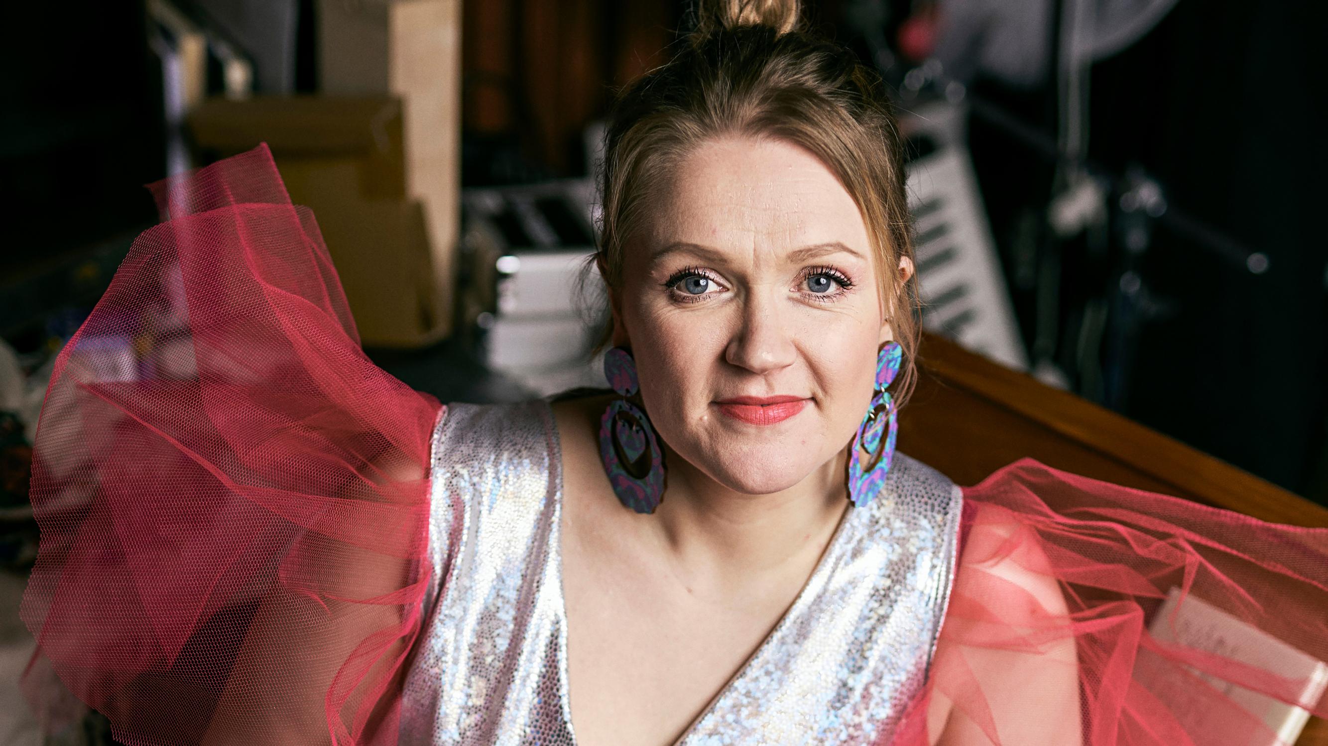 Kantele kapsäkissä: Maija Kauhanen on artisti, jolla riittää jatkuvasti keikkoja eri puolilla maailmaa