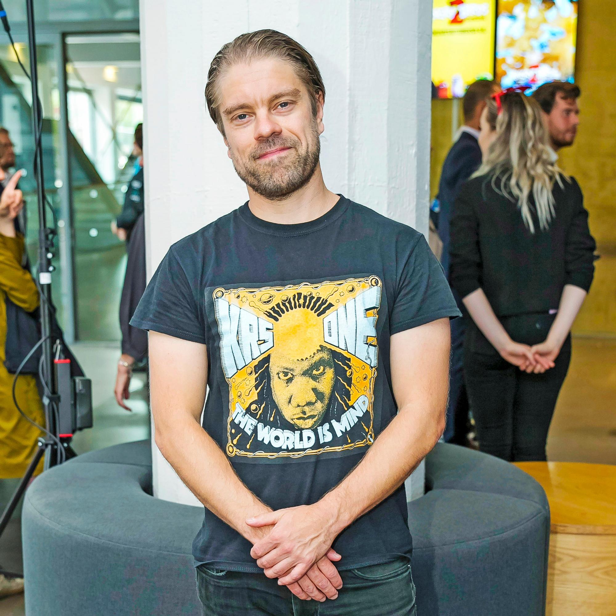 Joonas Saartamo tutki sodassa palvellutta ukkiaan – löysi juuret omaan vihaansa: ”Hiljaisuus ja tabut ovat tiedostamatta kulkeutuneet minuunkin”