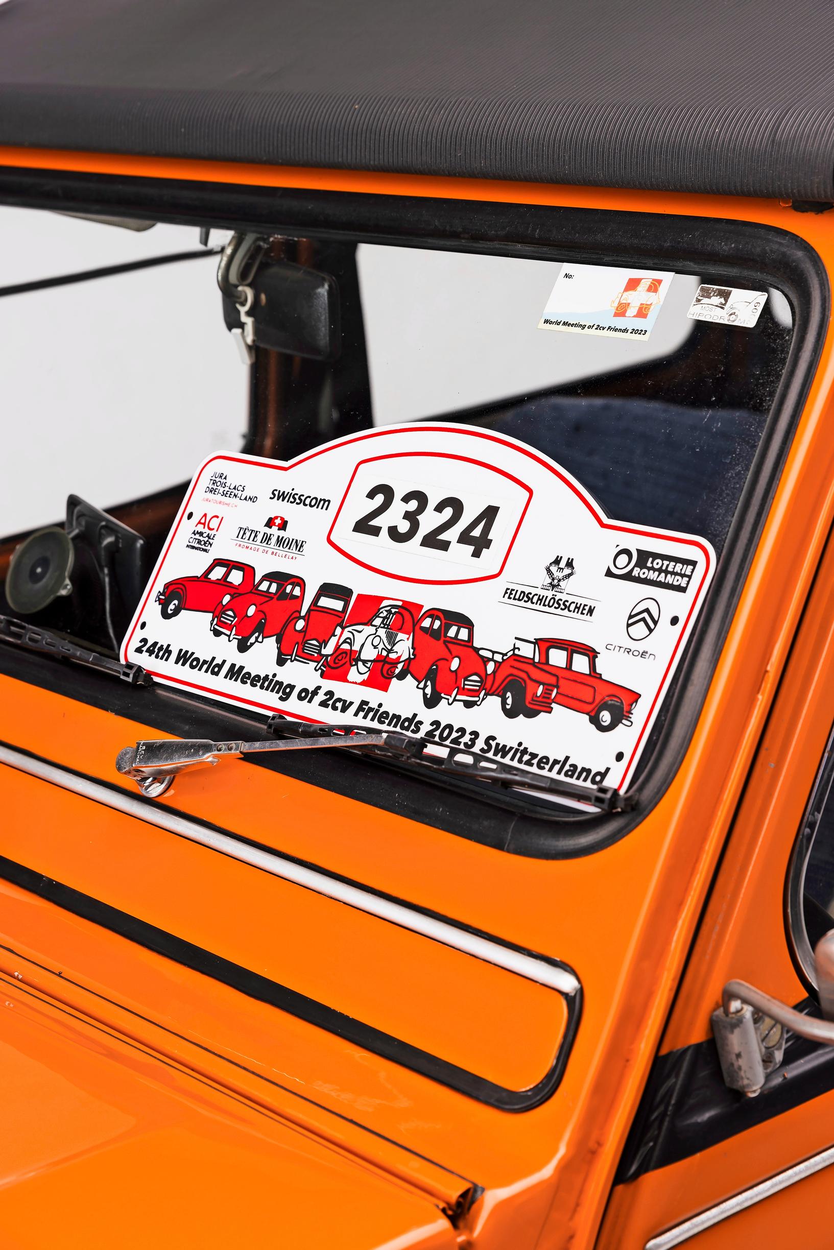 Citroën 2 CV -harrastajien kokoontumisajot suuntaavat joskus kauaksikin Suomesta, tänä vuonna oltiin Sveitsissä.