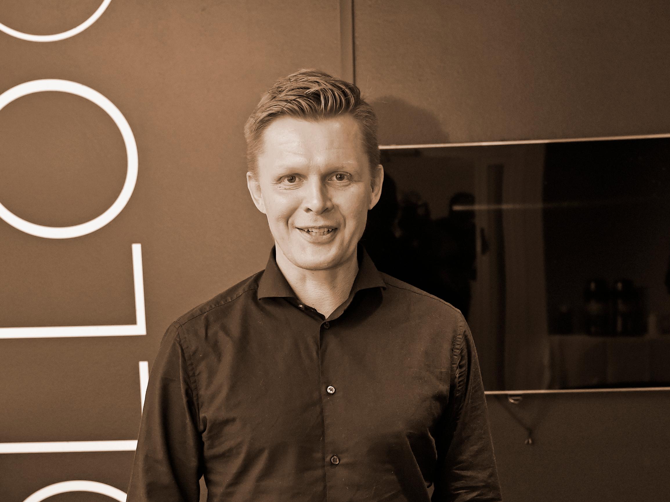 Mika Saukkonen: Menetin yöuneni kirjoittaessani Viimeinen voltti -kirjaa Jari Mönkkösestä