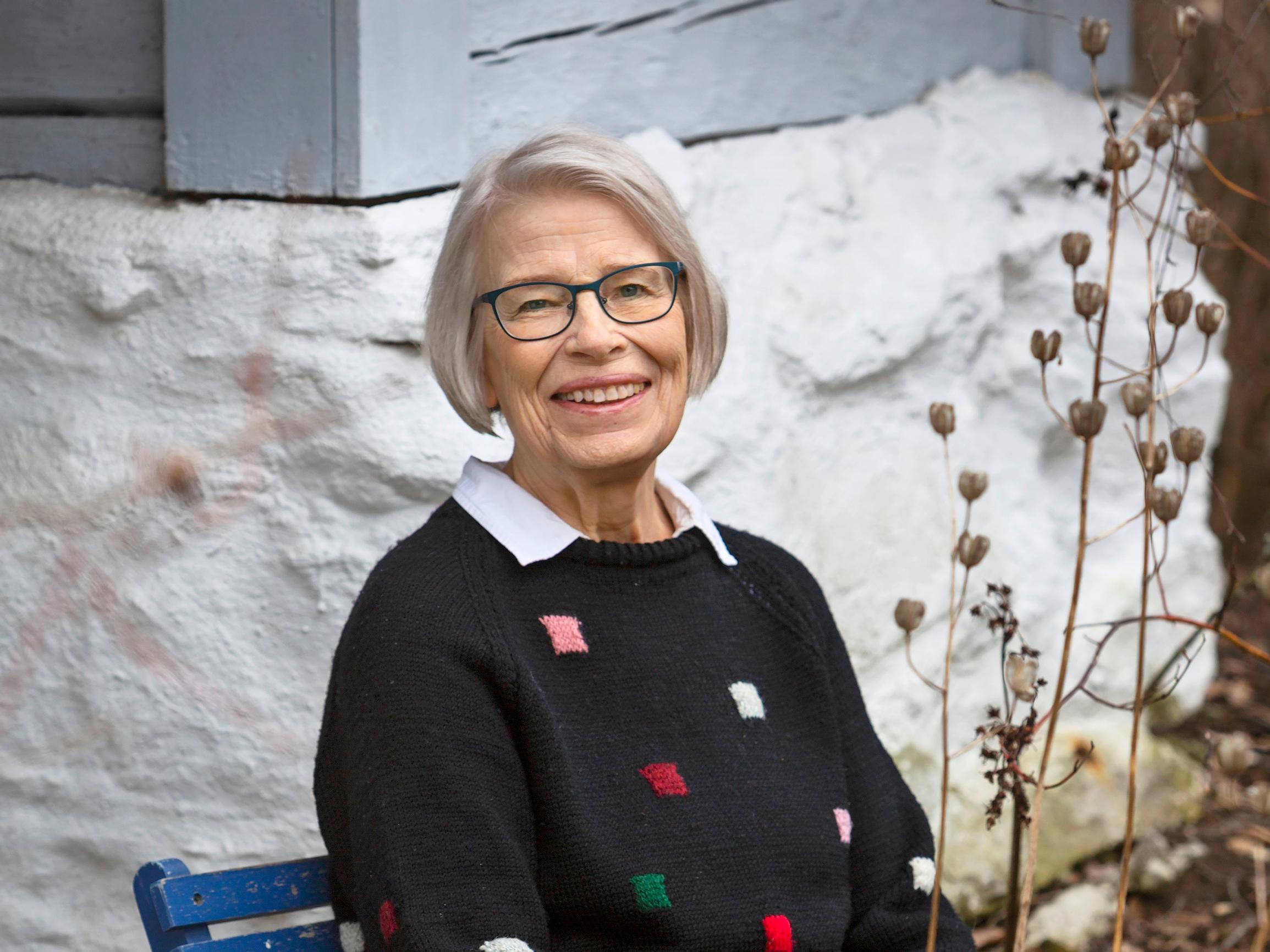 Kirjailija Tuula-Liina Varis: Ymmärrän yhä paremmin, miksi sotien ajan naisista tuli tylyjä kasvattajia 