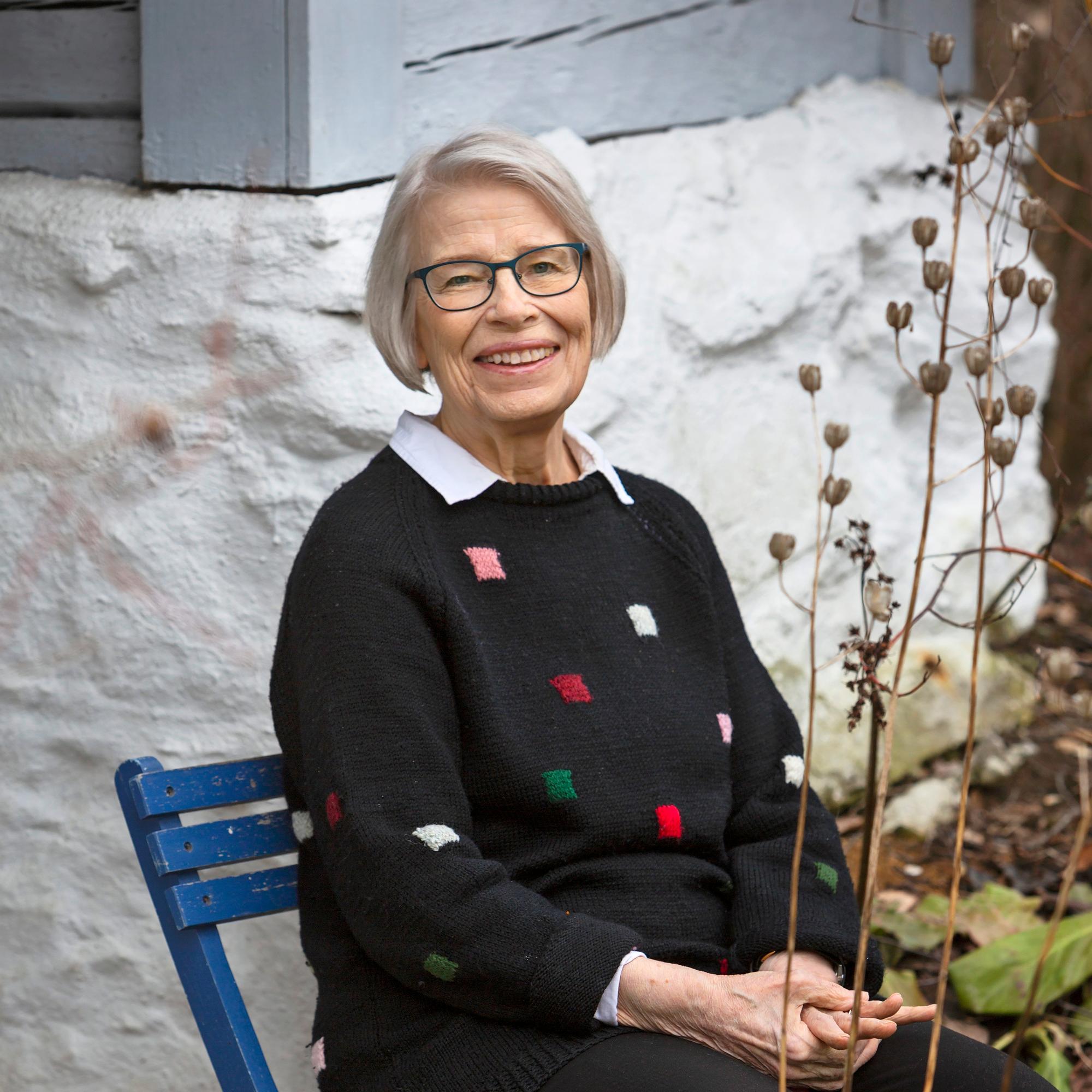 Kirjailija Tuula-Liina Varis: Ymmärrän yhä paremmin, miksi sotien ajan naisista tuli tylyjä kasvattajia 