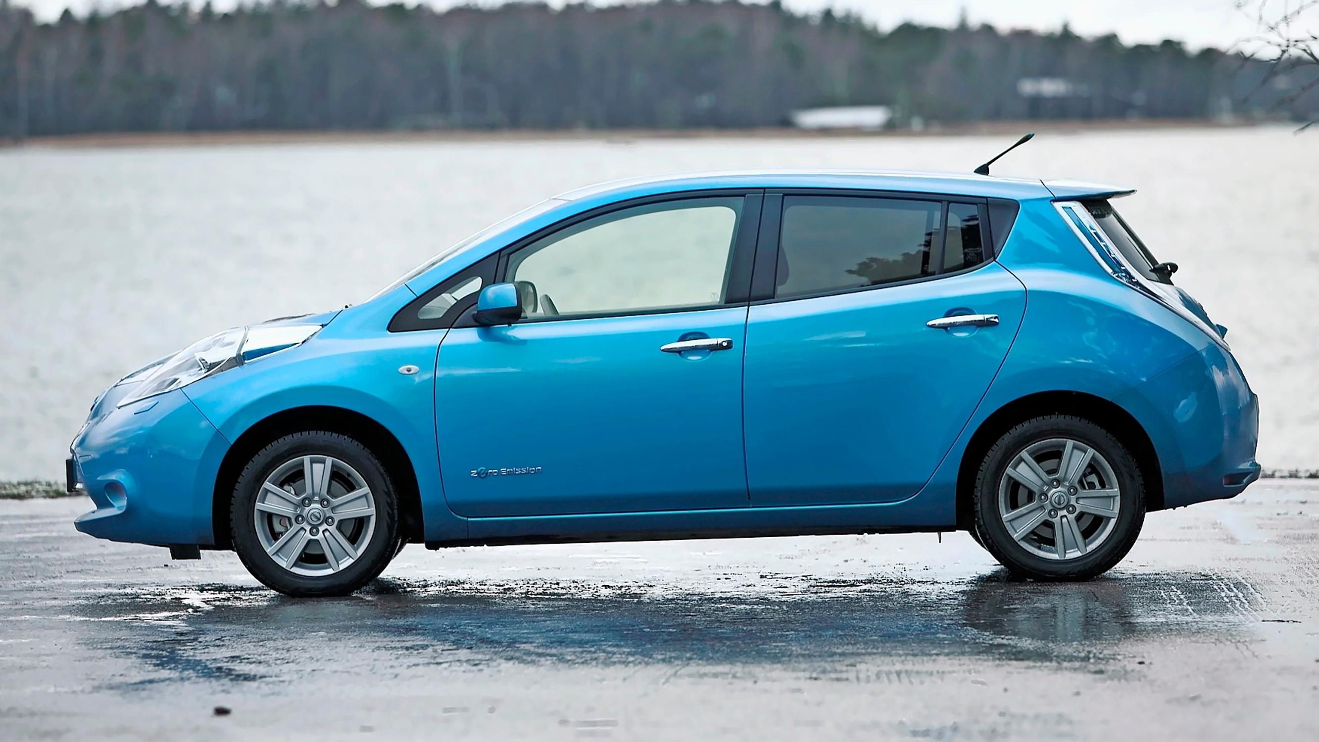 Käytetty sähköauto Nissan Leaf vm. 2011–2017 voi sopia kakkosautoksi, jos säännöllinen työmatka lasketaan kymmenissä kilometreissä