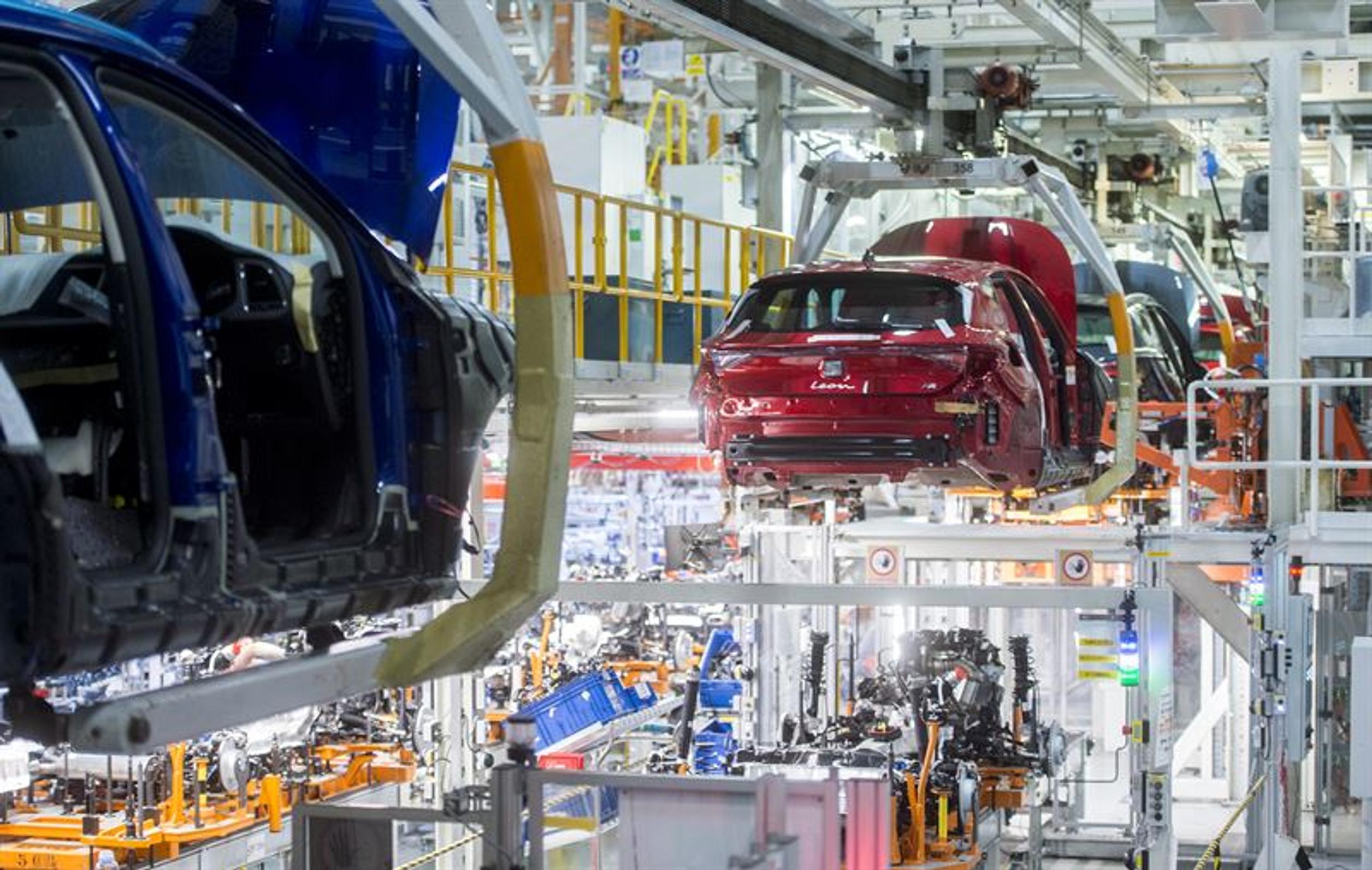 SEAT käynnisti tuotantonsa uudelleen - testaa kaikki työntekijänsä koronaviruksen varalta