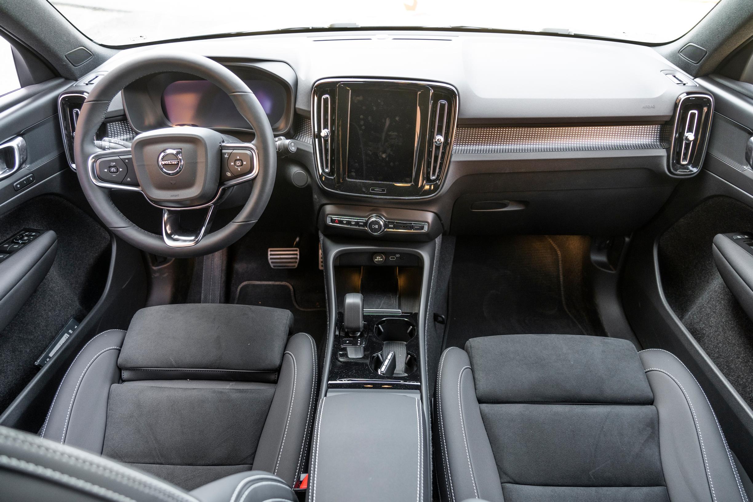 Volvo Xc40 Recharge Single Plus ohjaamo