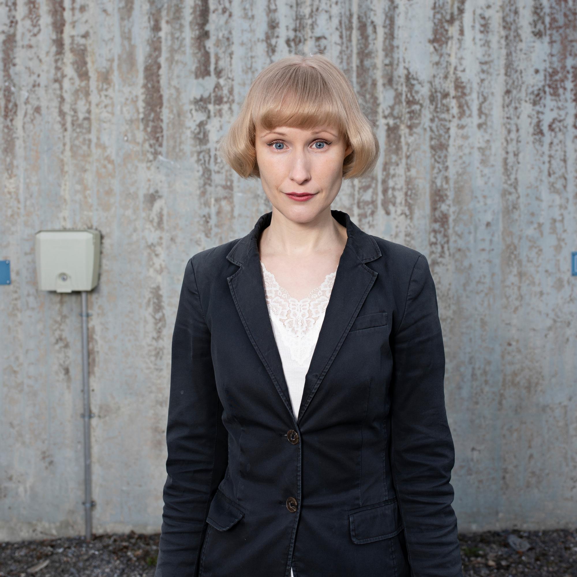 Koulussa traumatisoitunut kirjailija Iida Rauma: "Paras vasta­lääke mustalle pedagogiikalle on oppilaiden kuunteleminen ja arvostus"