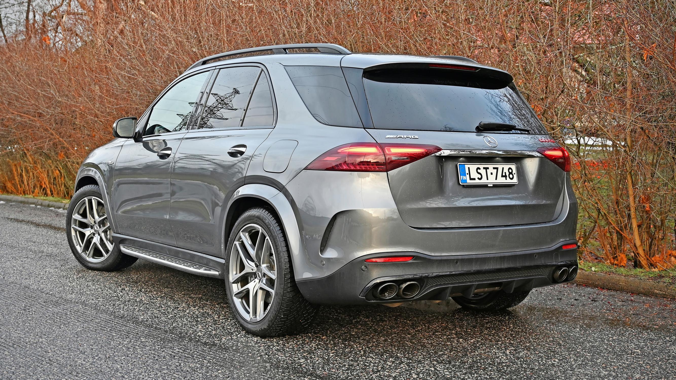 Mercedes-AMG GLE 53 e – Varmajalkainen olemus on parhaimmillaan pitkillä matkoilla – Kaupungissa kookas auto kärsii raamien kankeudesta