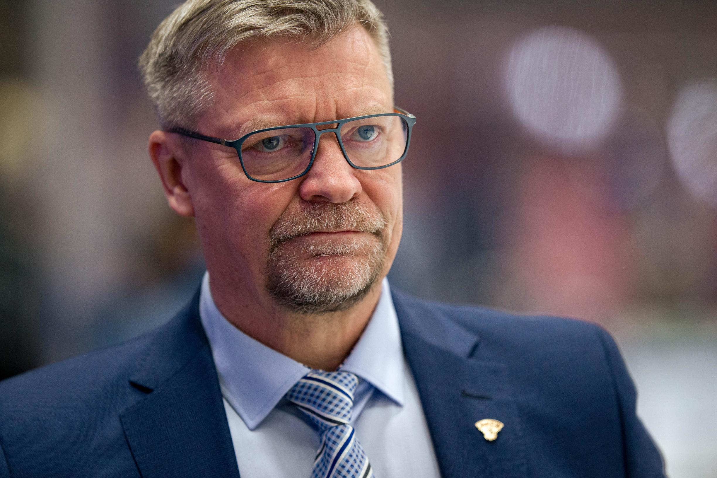 Leijonakuninkaan joutsenlaulu: Miksi Jukka Jalonen kieltää itsensä, kärsiikö hän kognitiivisesta dissonanssista?