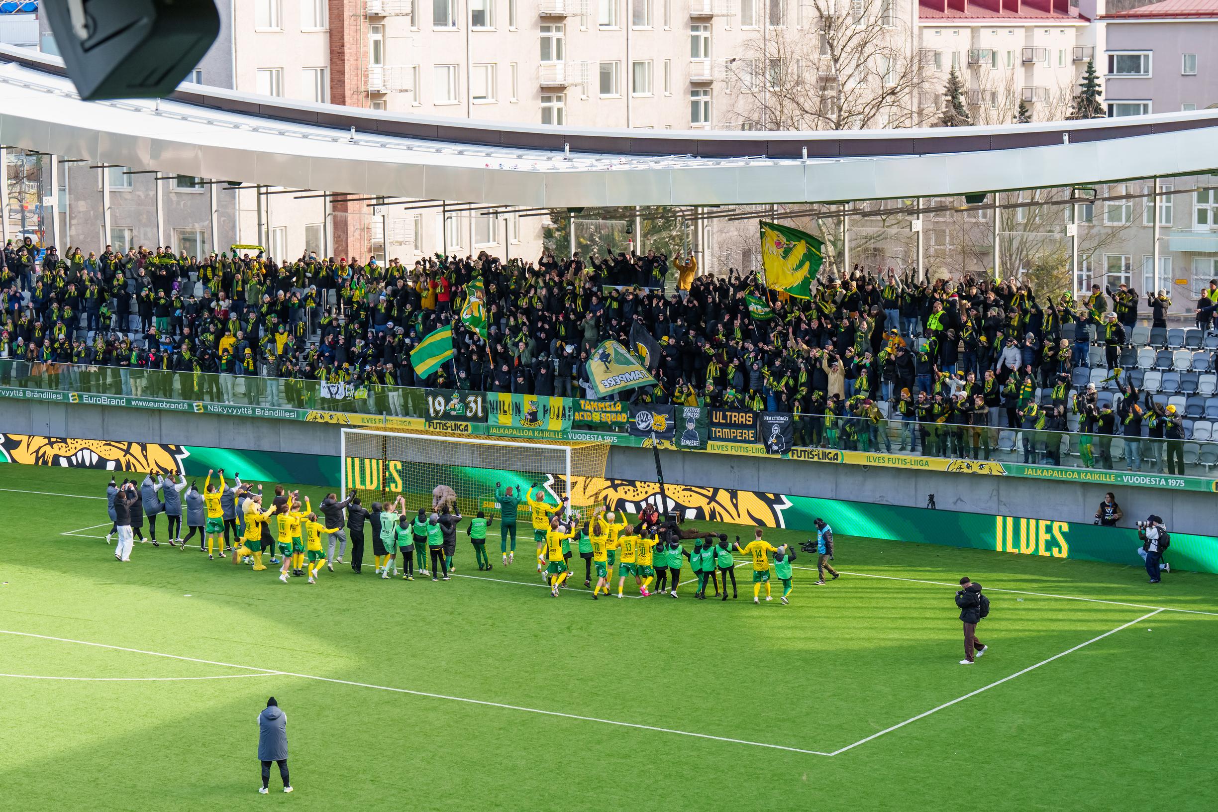 Veikkausliigassa saatiin heti järisyttävä paukku, teinisensaatio kiinnitti heti huomion – HJK:lle kovaa kuittia: "Ei kuulu suuren mestarisuosikin toimintaan"